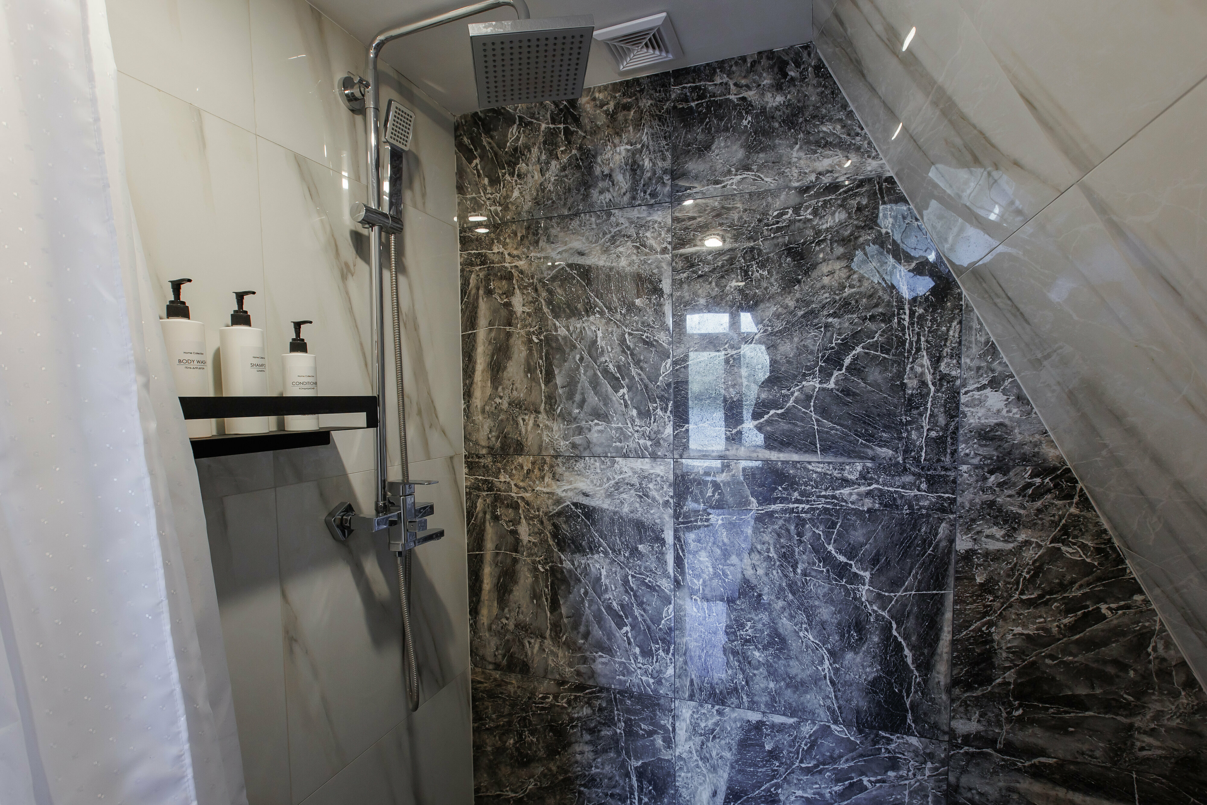 Четырехместный номер с видом на озеро