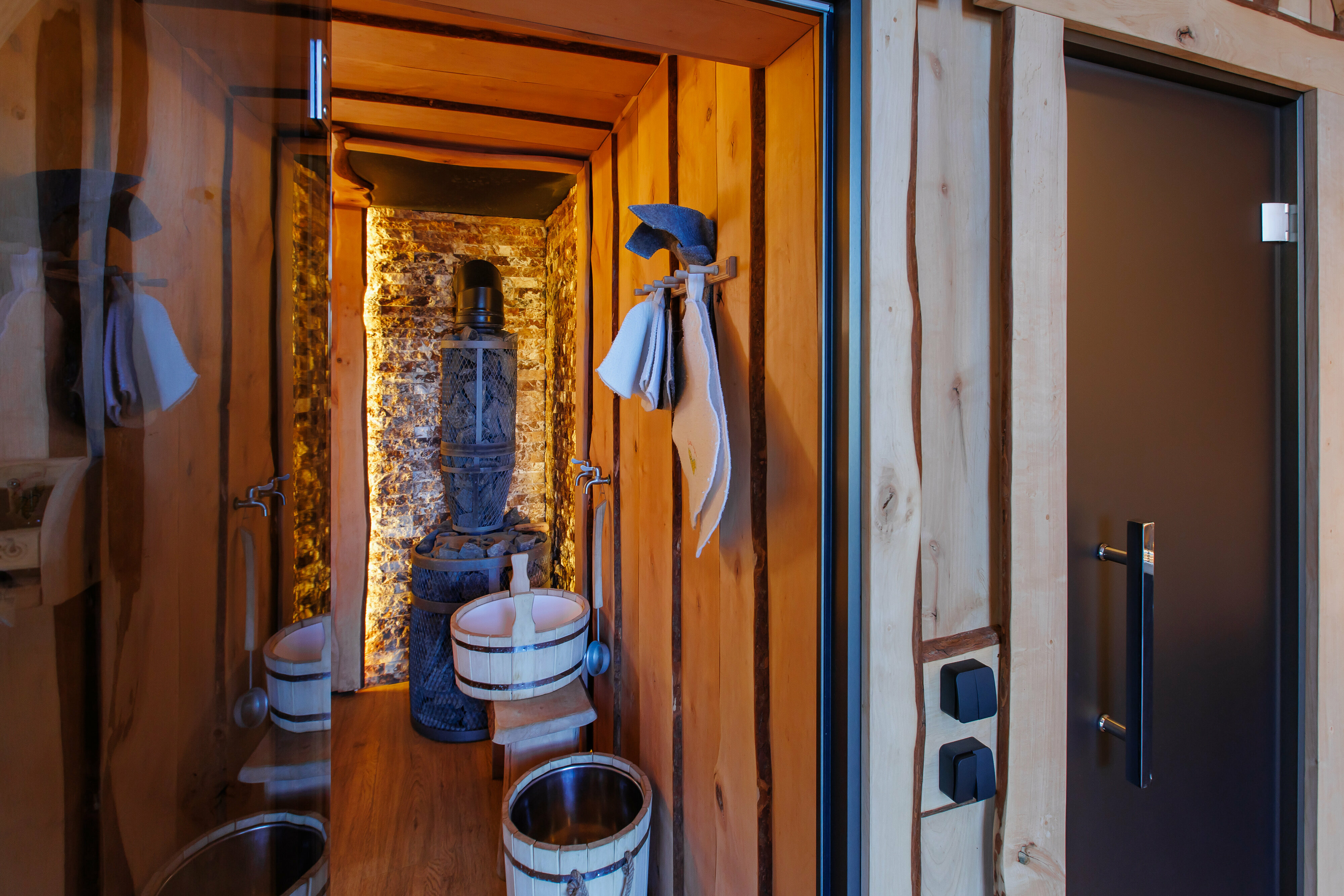 Четырехместный номер с видом на озеро