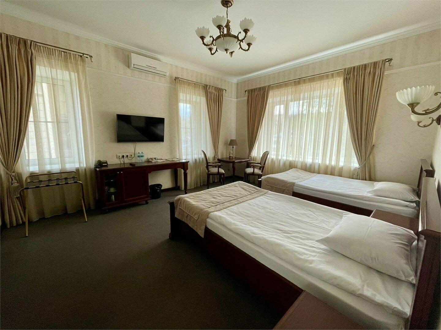 Улучшенный двухместный номер с 2 отдельными кроватями