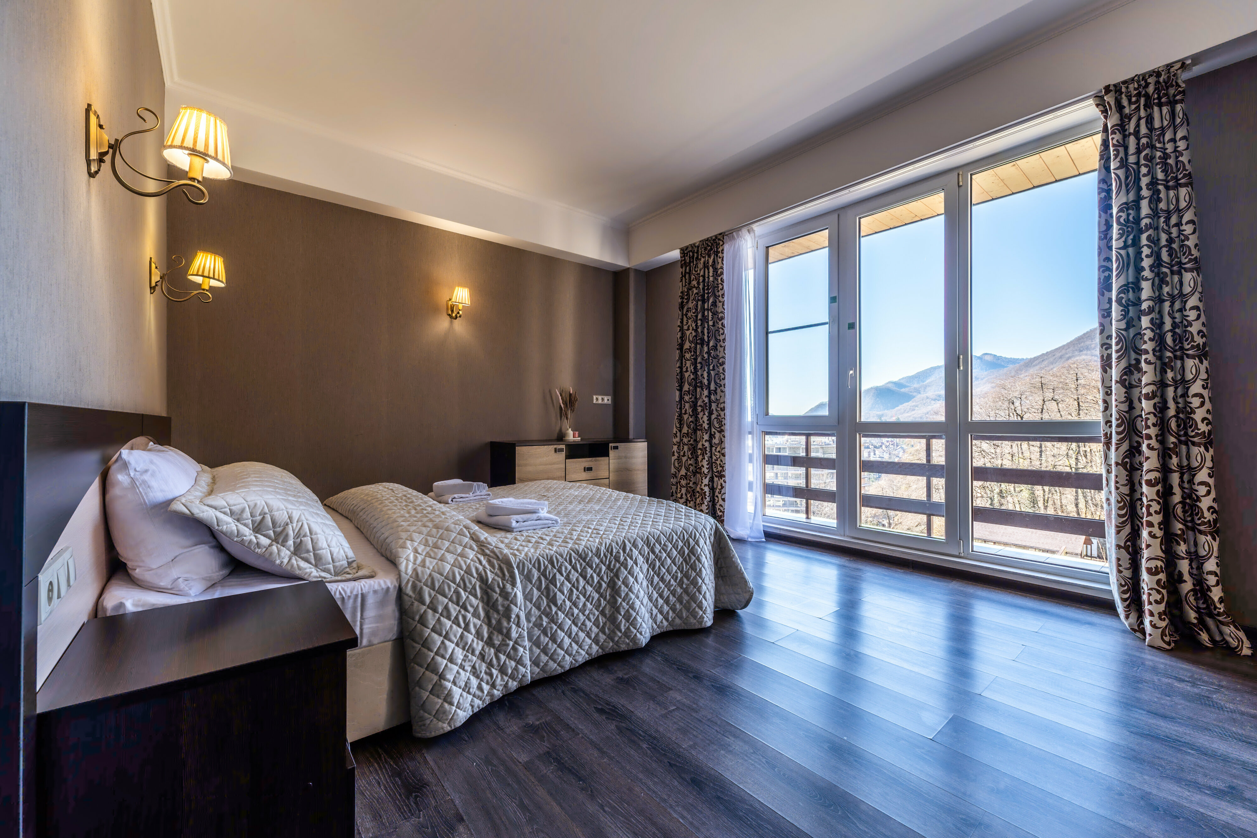 Видовые апартаменты с одной  спальней  65 м2 и балконом №7