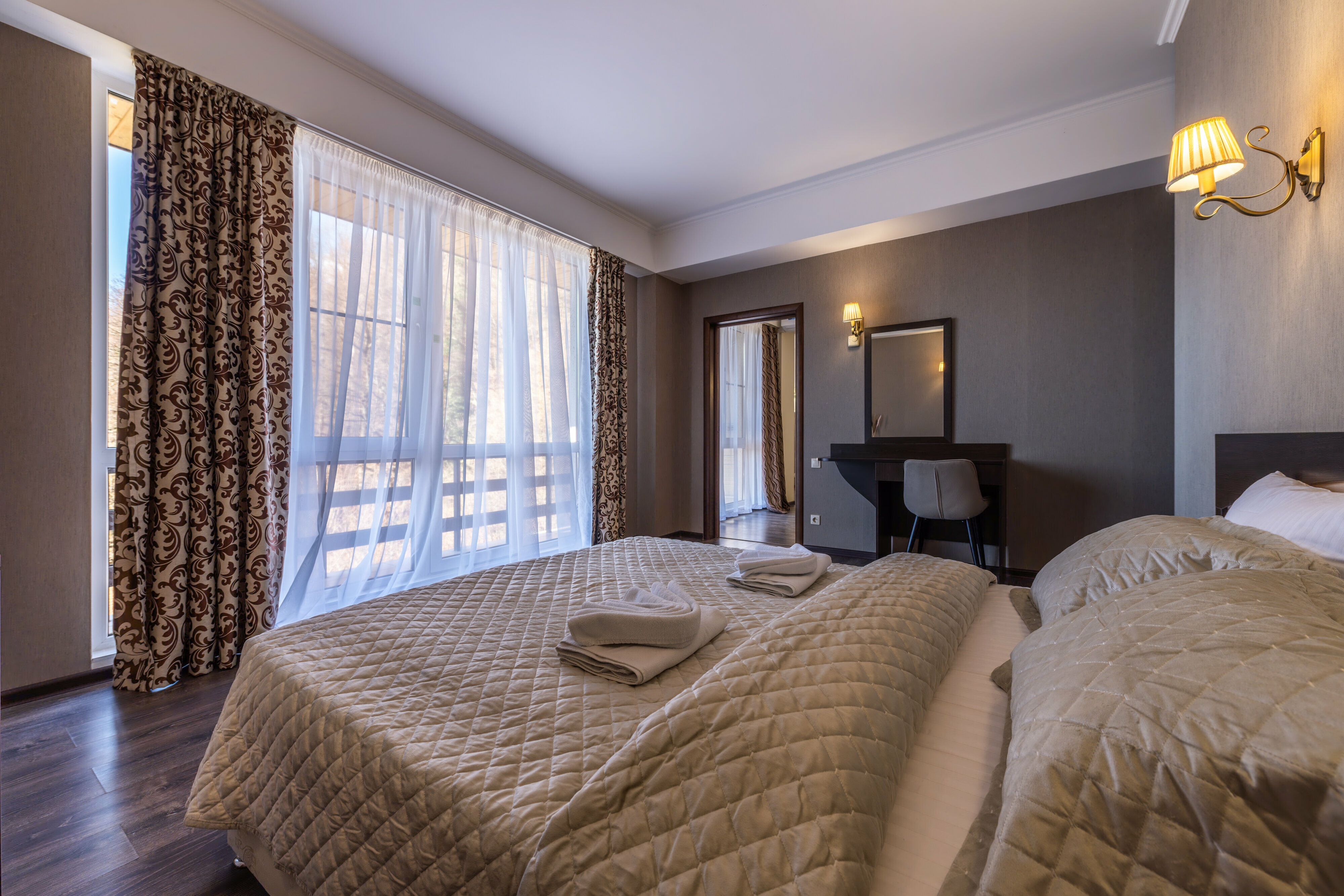 Видовые апартаменты с одной  спальней  65 м2 и балконом №7