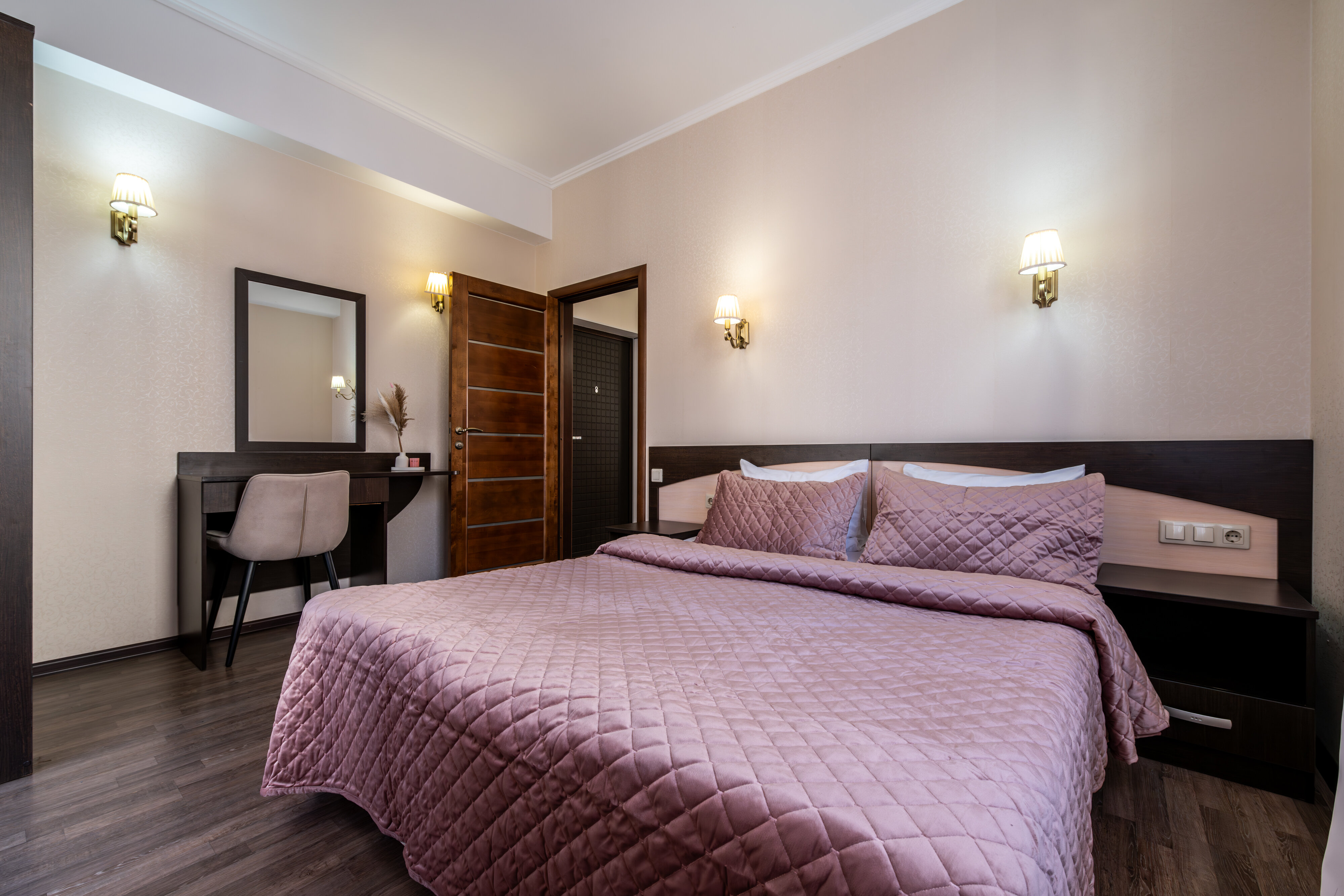 Классические апартаменты с одной  спальней  балконом и ванной 52  м2 №8