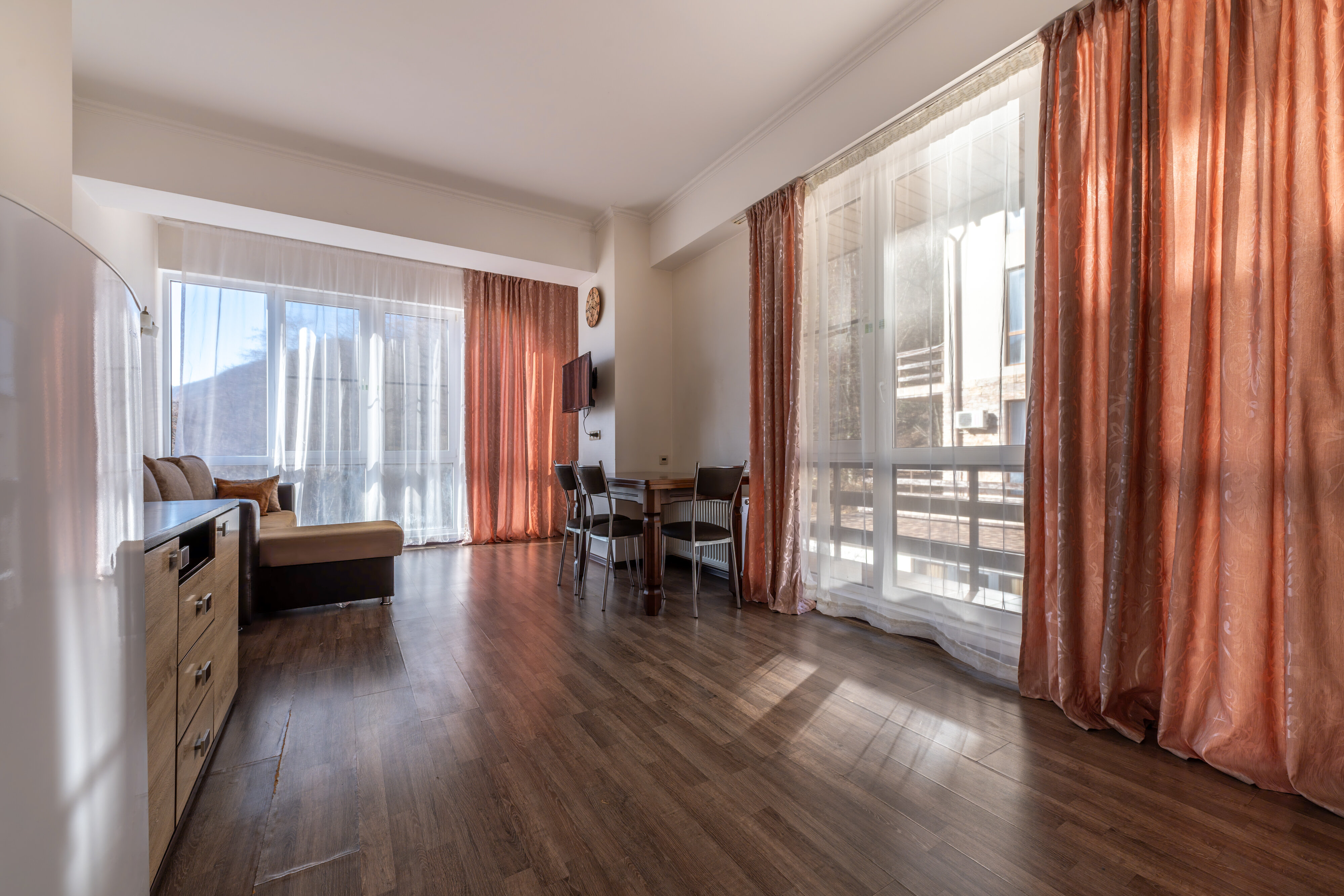 Классические апартаменты с одной  спальней  балконом и ванной 52  м2 №8