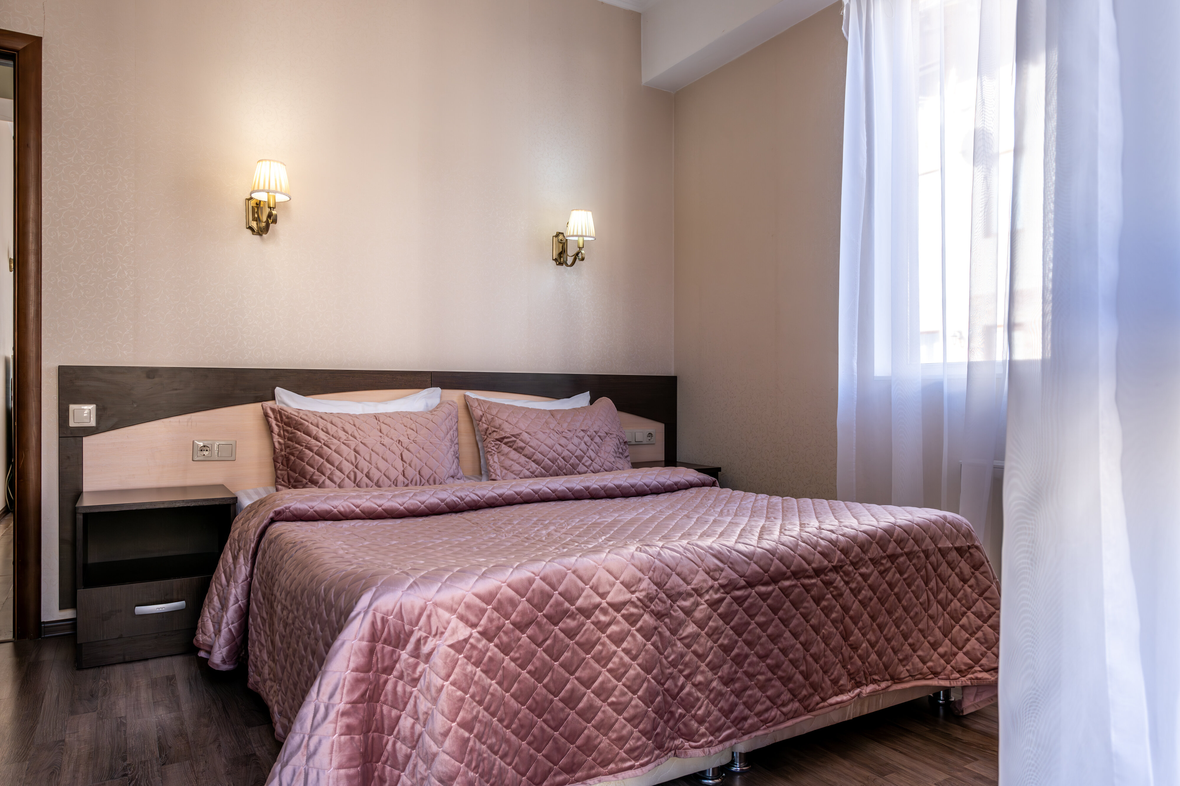 Классические апартаменты с одной  спальней  балконом и ванной 52  м2 №8