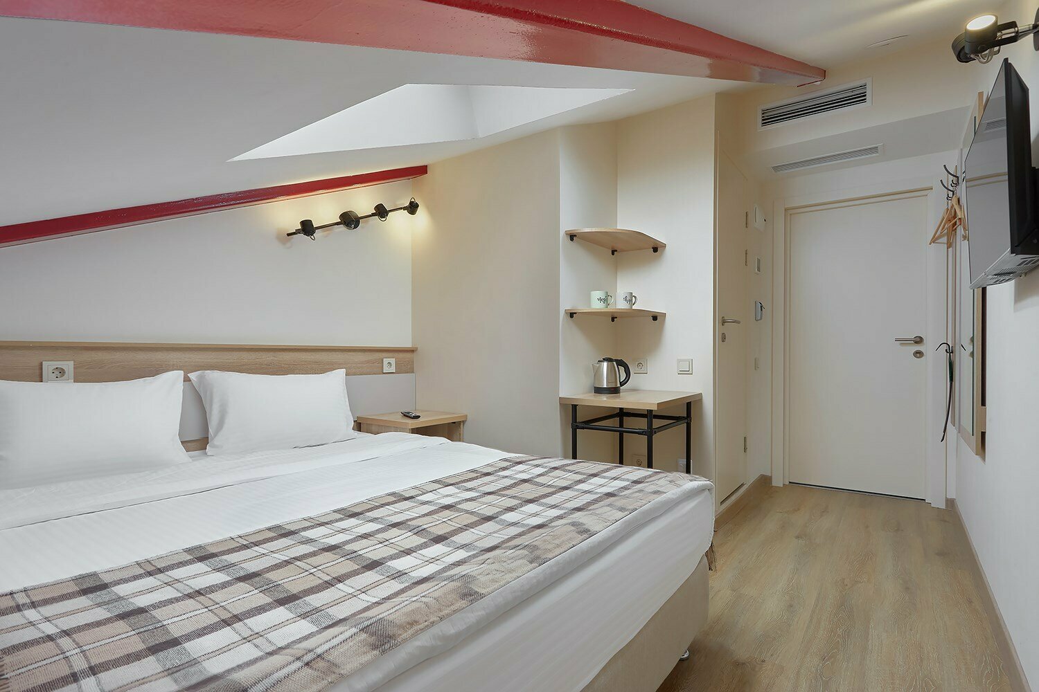 Первая категория с мансардным окном