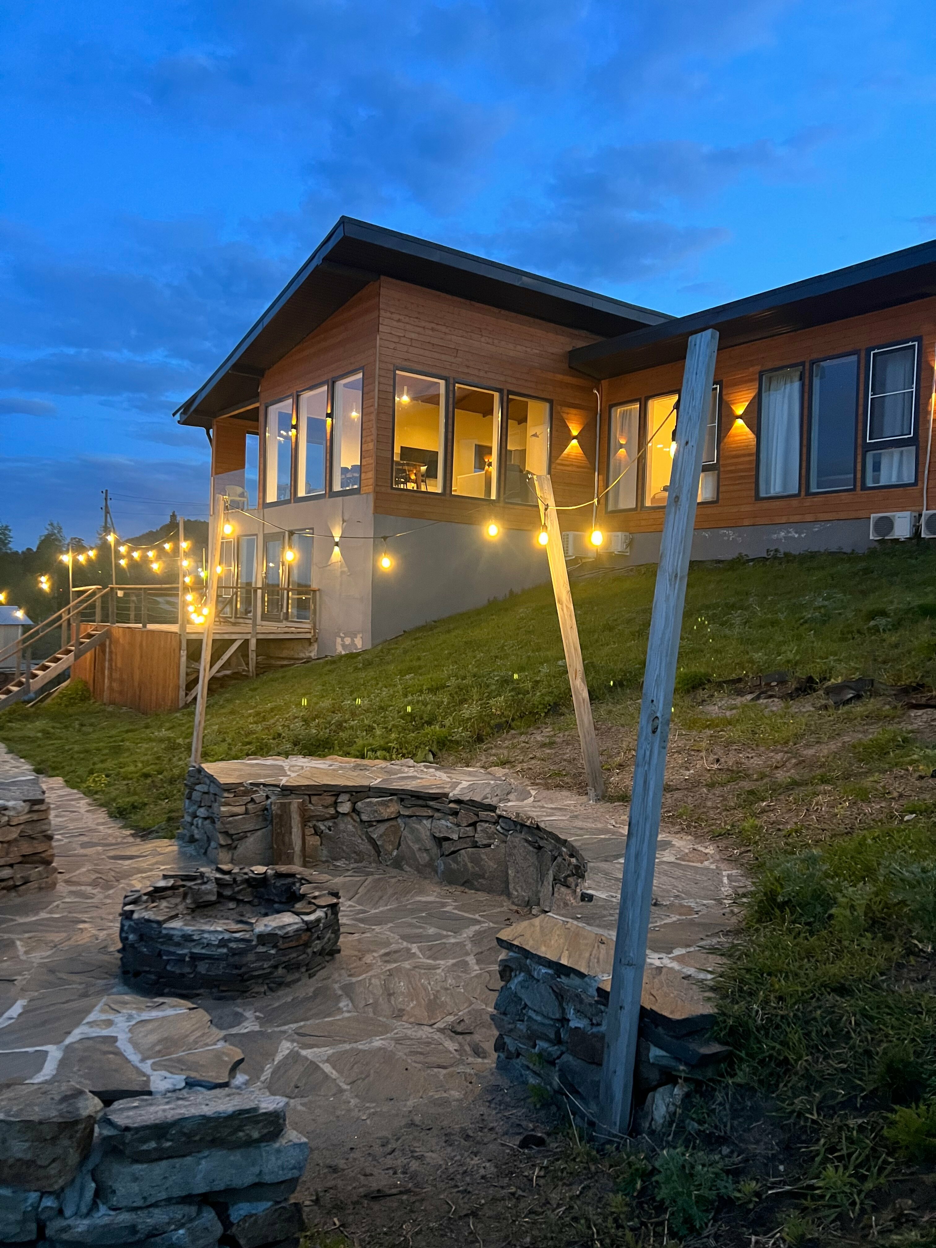 Семейный номер с видом на озеро