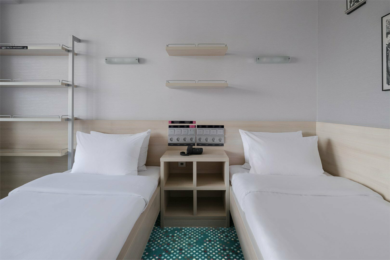 Стандарт улучшенный с двумя односпальными кроватями  (YALTA INTOURIST)