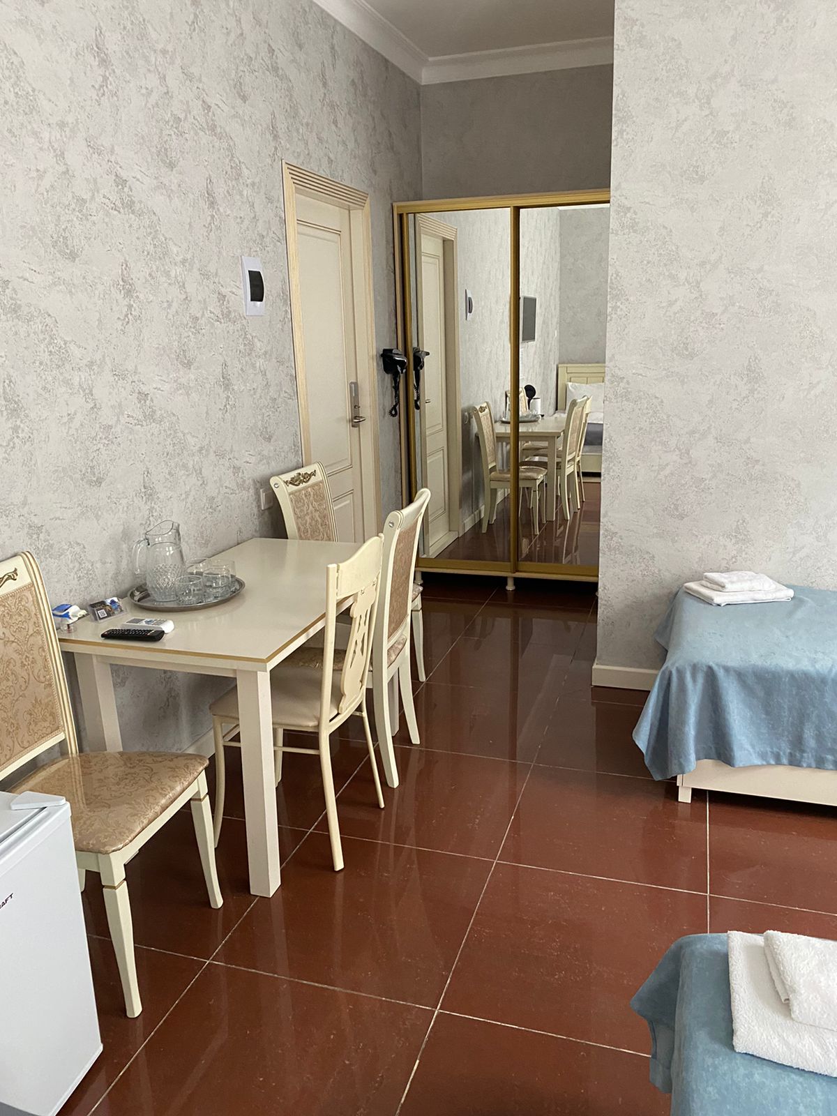 Четырехместный номер с ванной комнатой