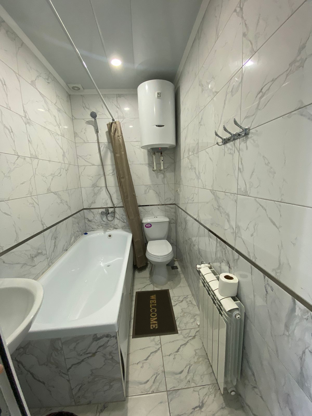 Трехместный номер с собственной ванной комнатой