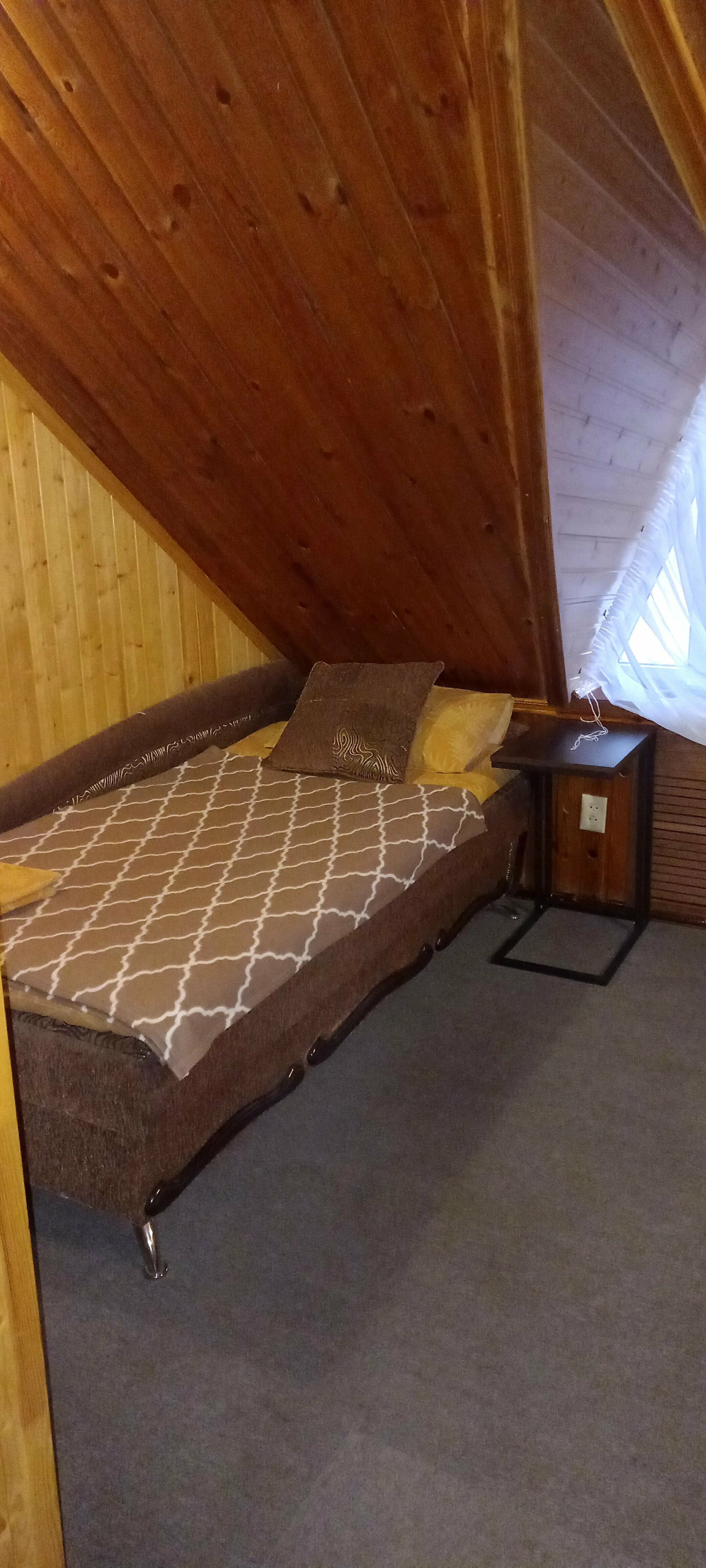 Двухместный номер с 2 отдельными кроватями и общим туалетом