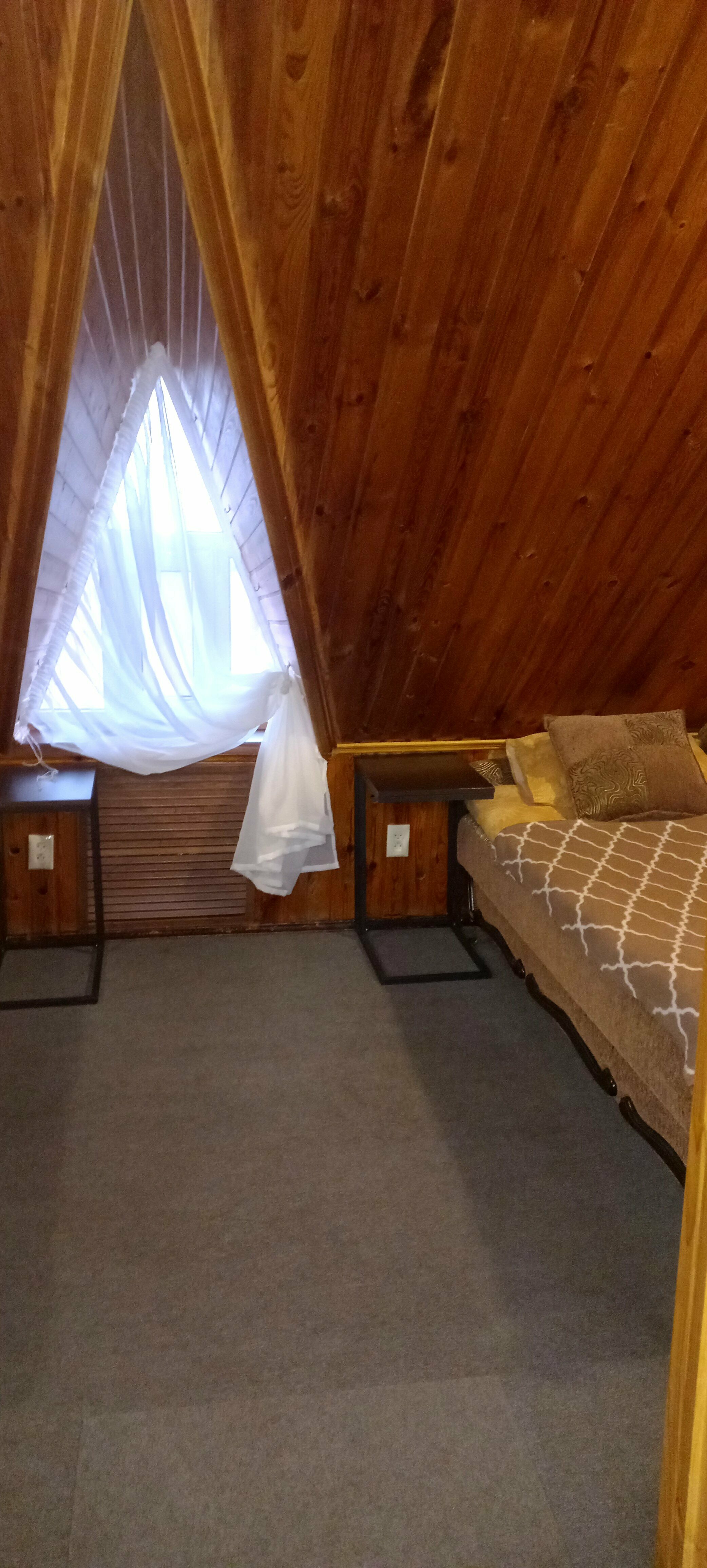 Двухместный номер с 2 отдельными кроватями и общим туалетом