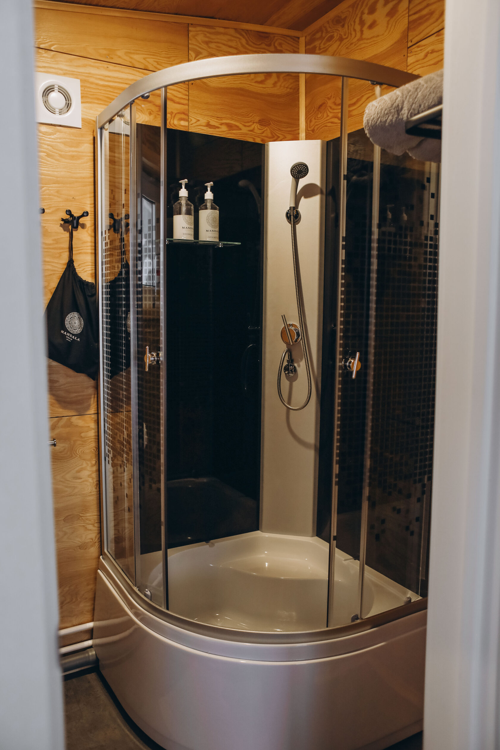 Дом с видом на озеро