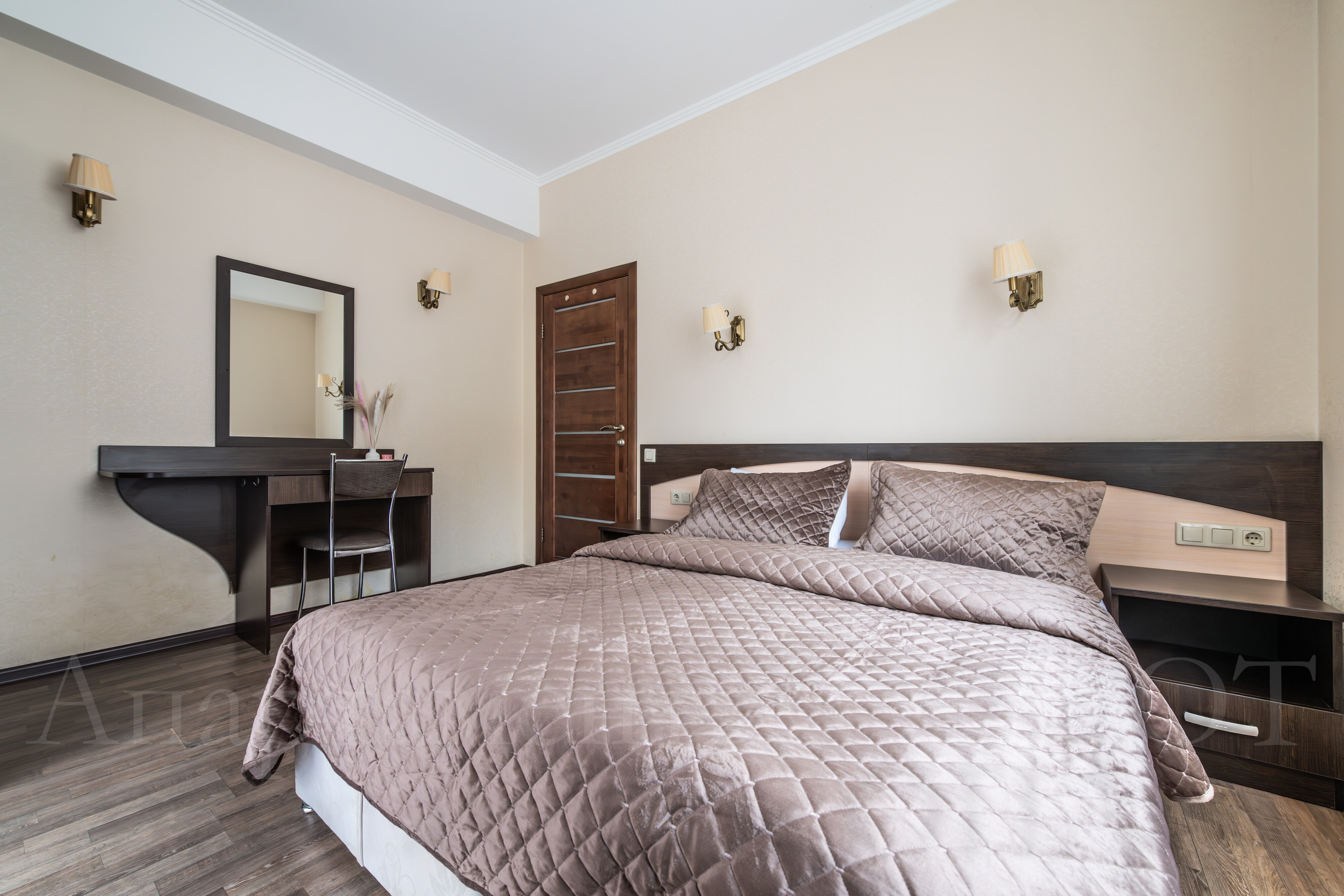 Классические апартаменты с одной спальней балконом и ванной 52 м2 №5