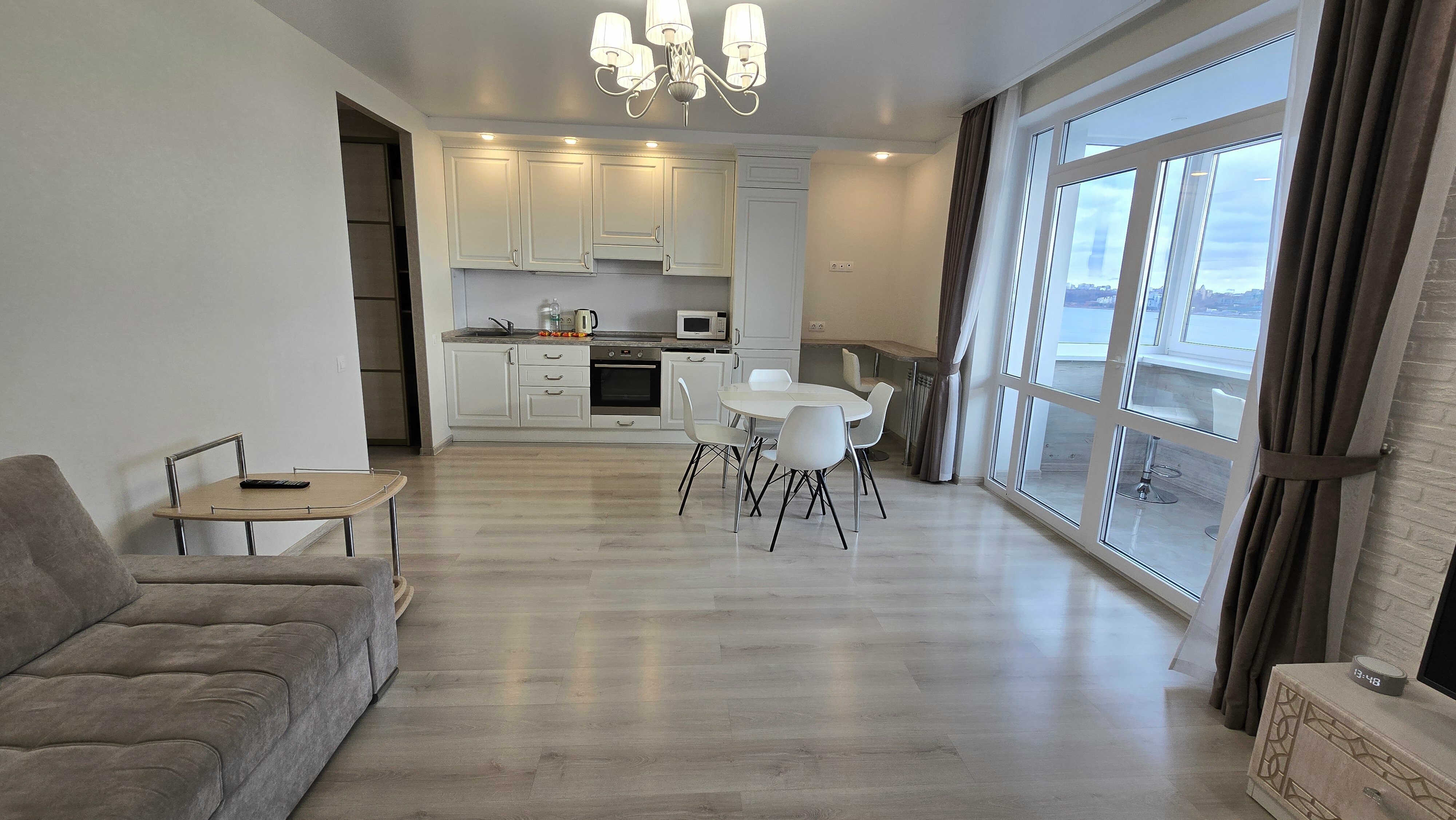 Апартаменты c 2 отдельными спальнями и прямым  видом на Чашу и Казанский Кремль (двухспальная кровать + две односпальные кровати + двухспальный диван)