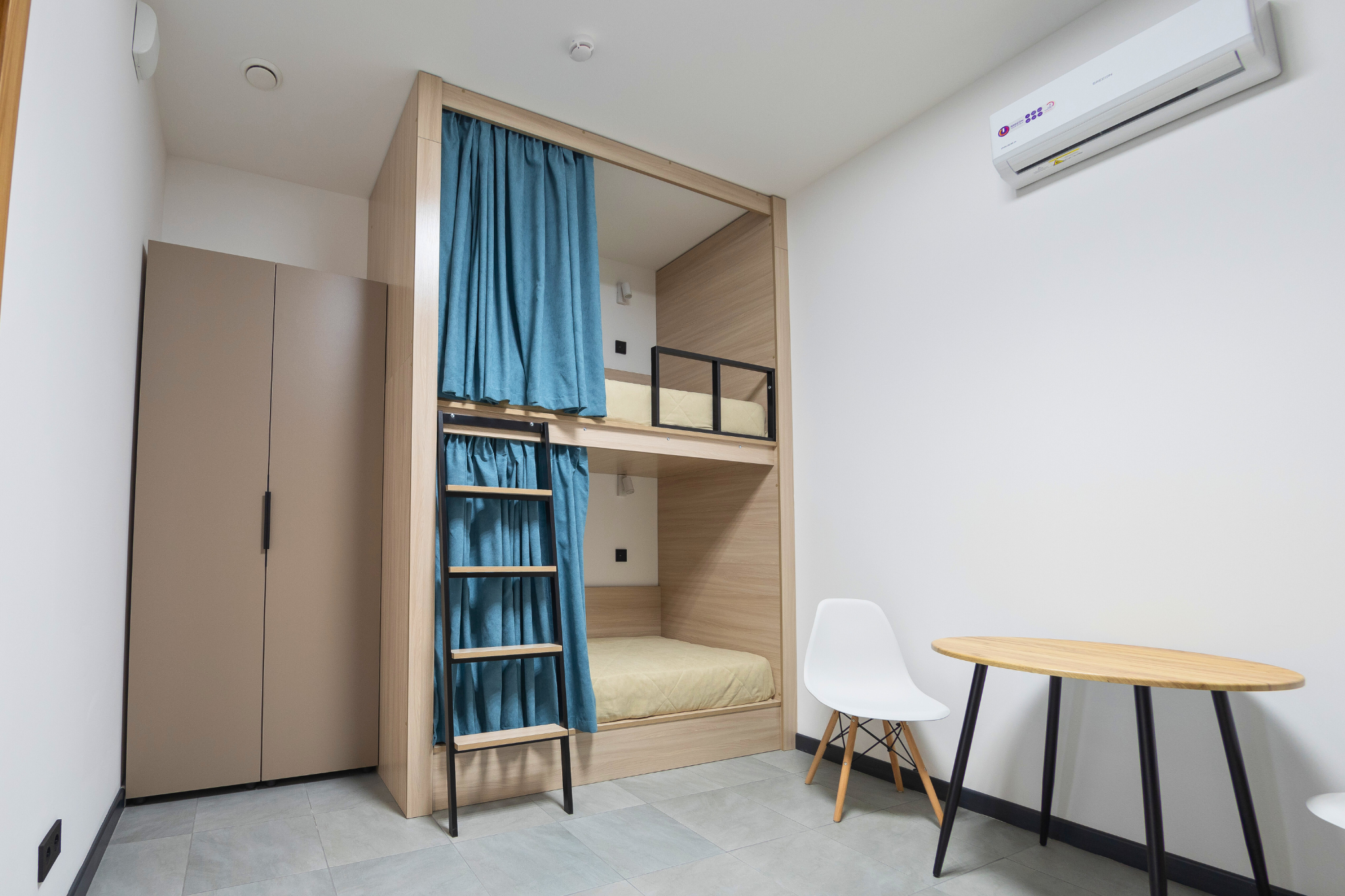 Спальное место на двухъярусной кровати в общем 4-х местном номере для мужчин и женщин