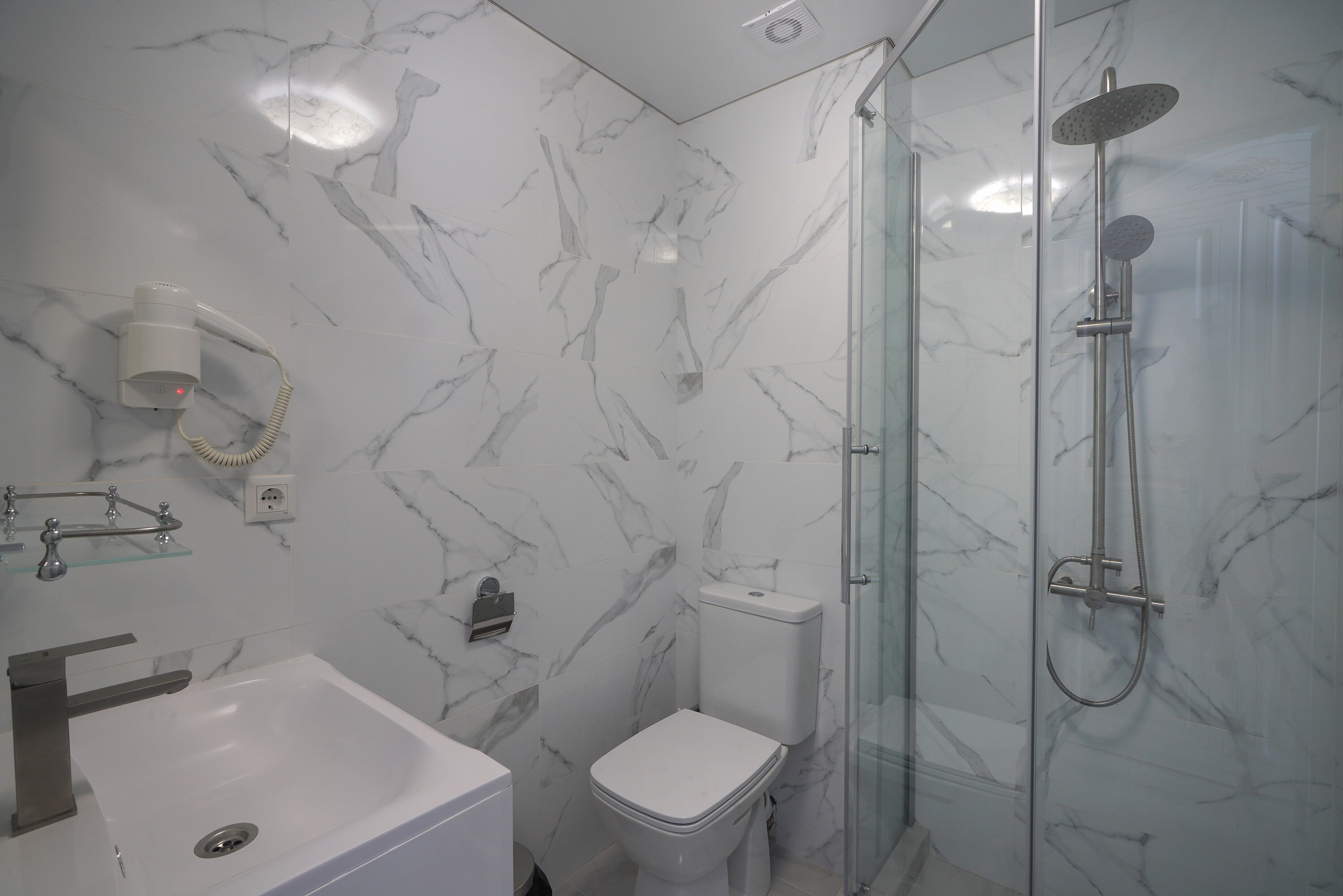 Трехместный номер с балконом