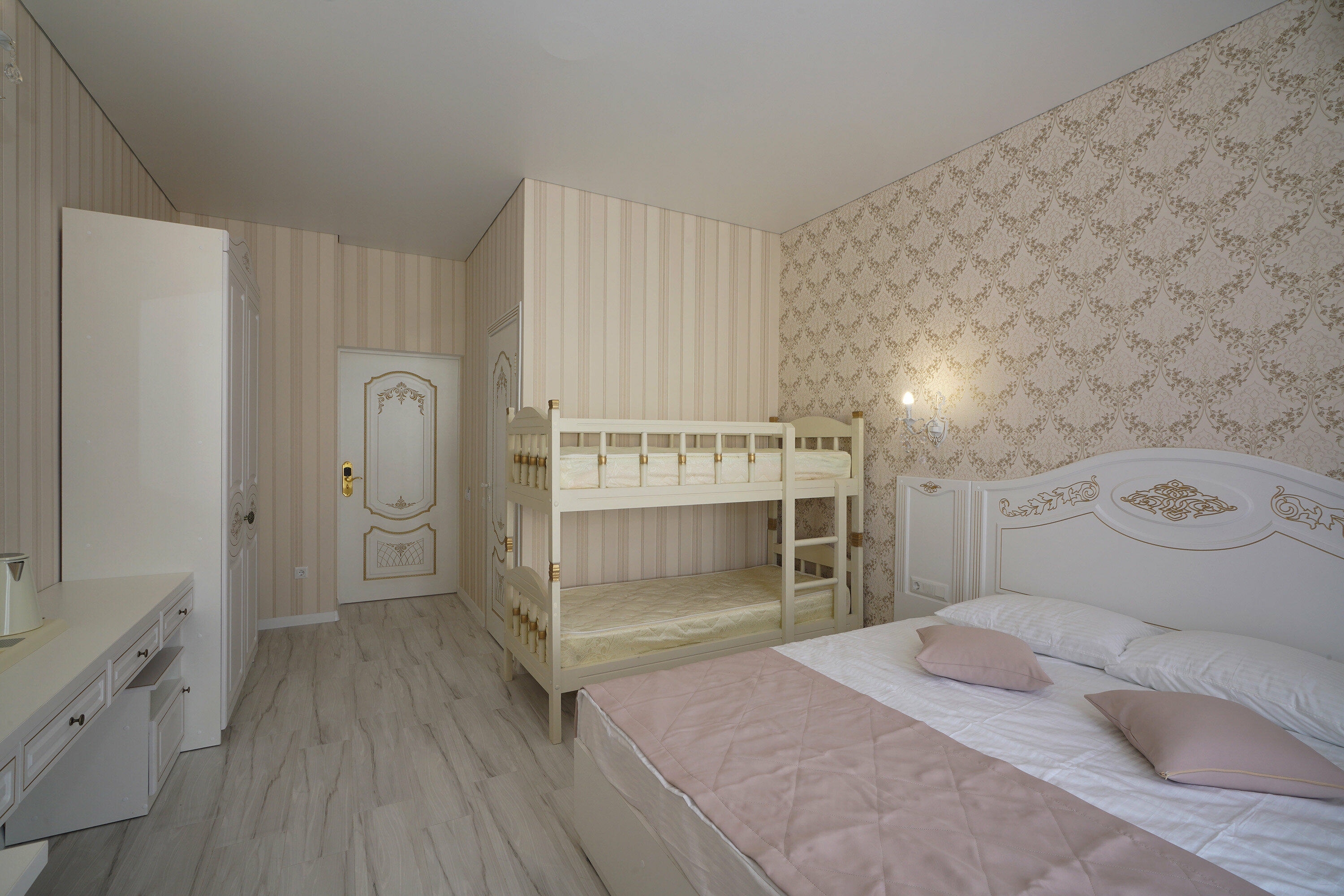 Четырехместный номер с балконом