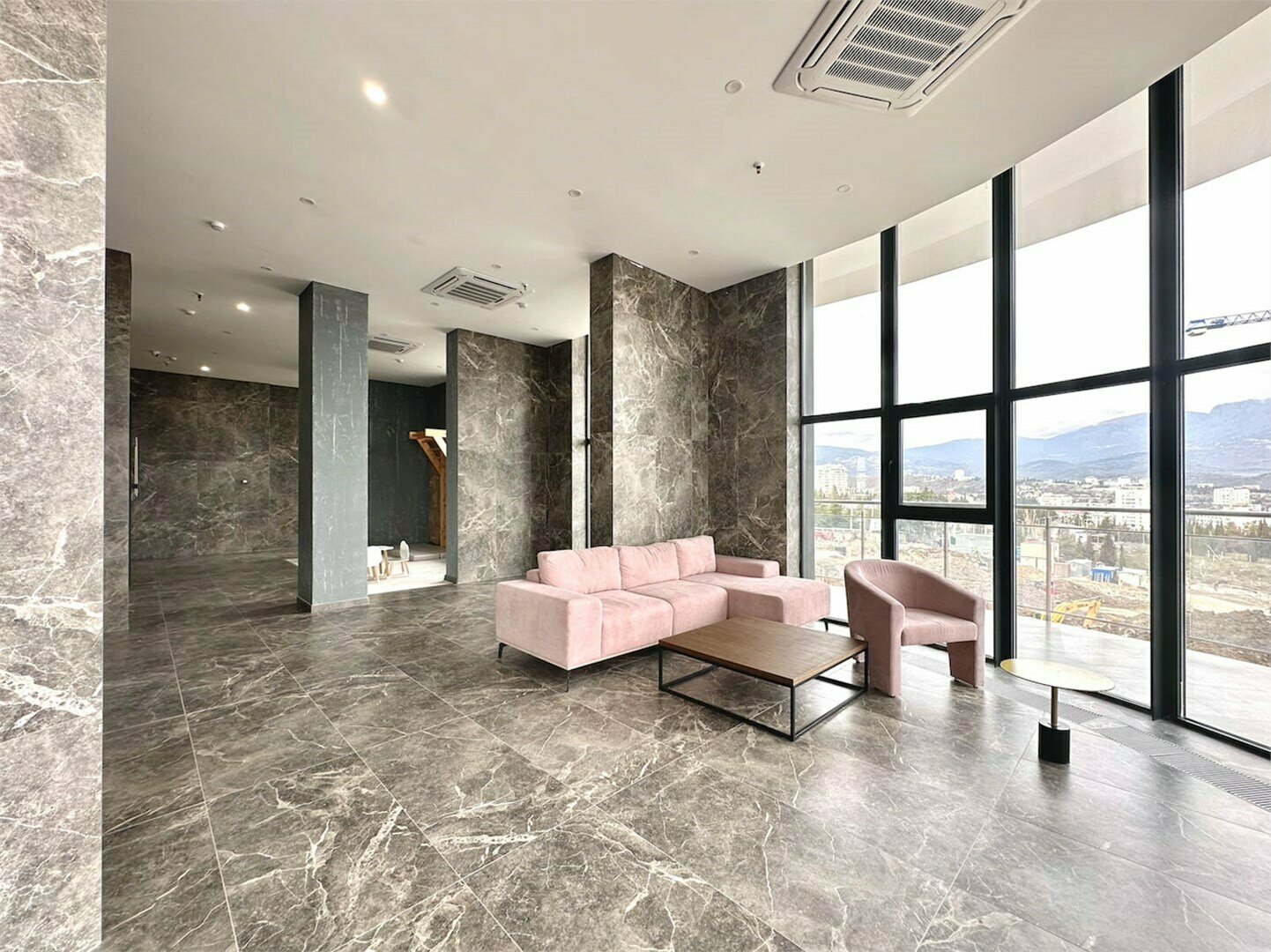 Дизайнерская студия LS-ECONOM STUDIO экономный отдых в Алуште - вид на горы с 7 этажа