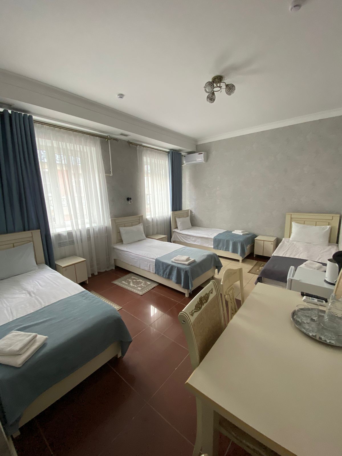 Четырехместный номер с ванной комнатой