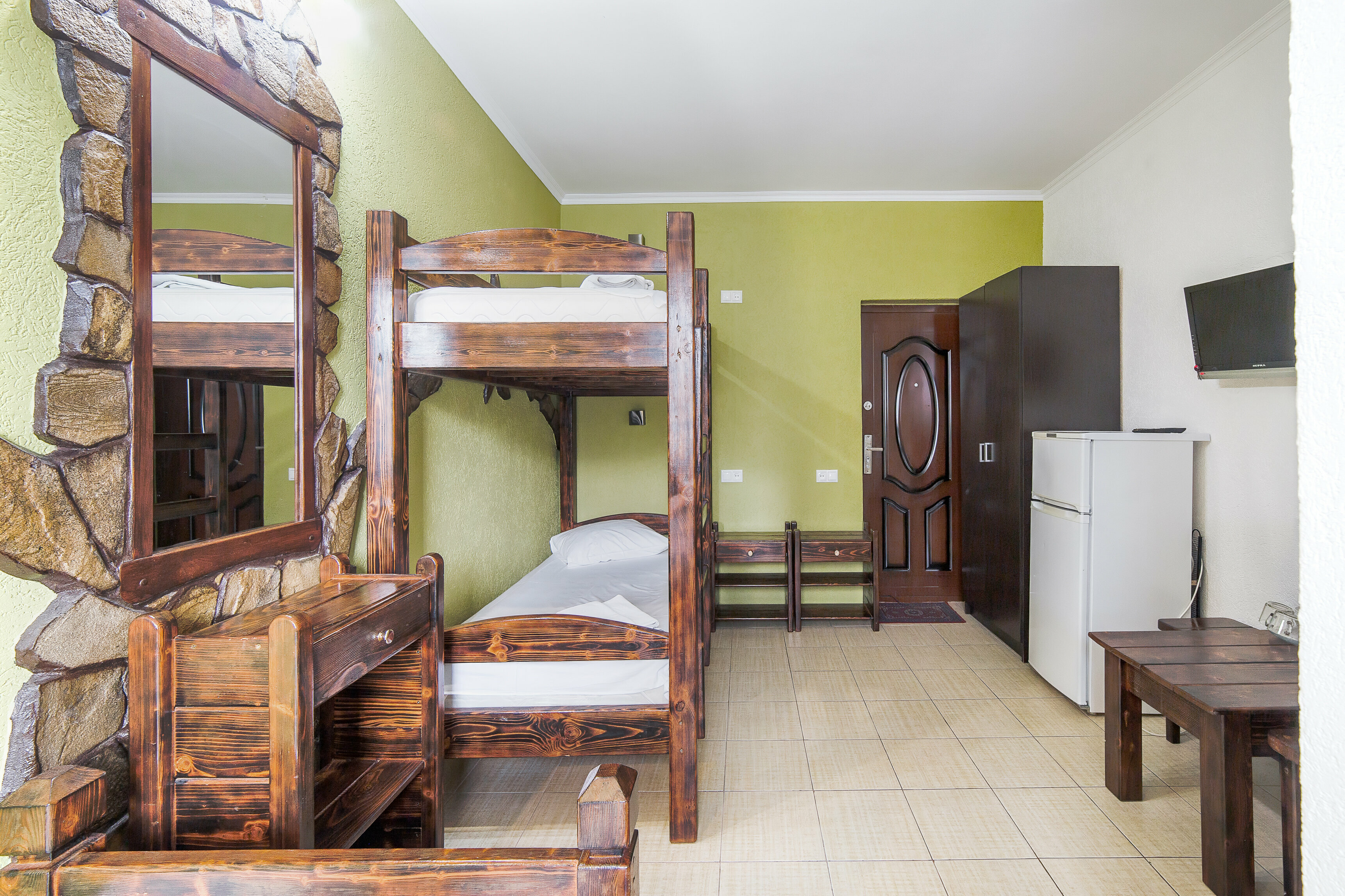 Трехместный номер эконом-класса