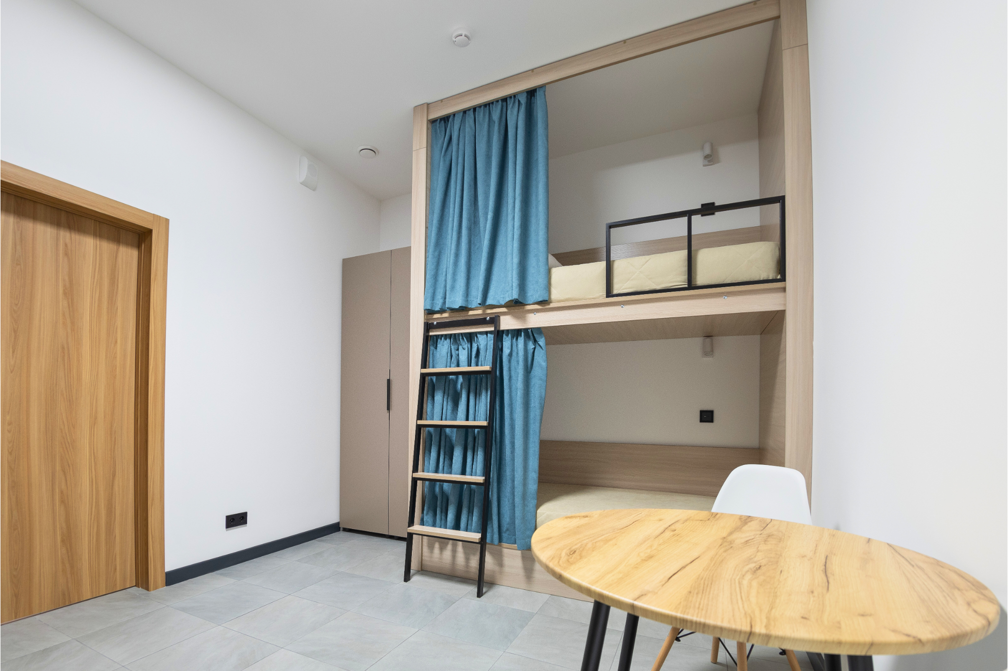 Спальное место на двухъярусной кровати в общем 4-х местном номере для мужчин и женщин