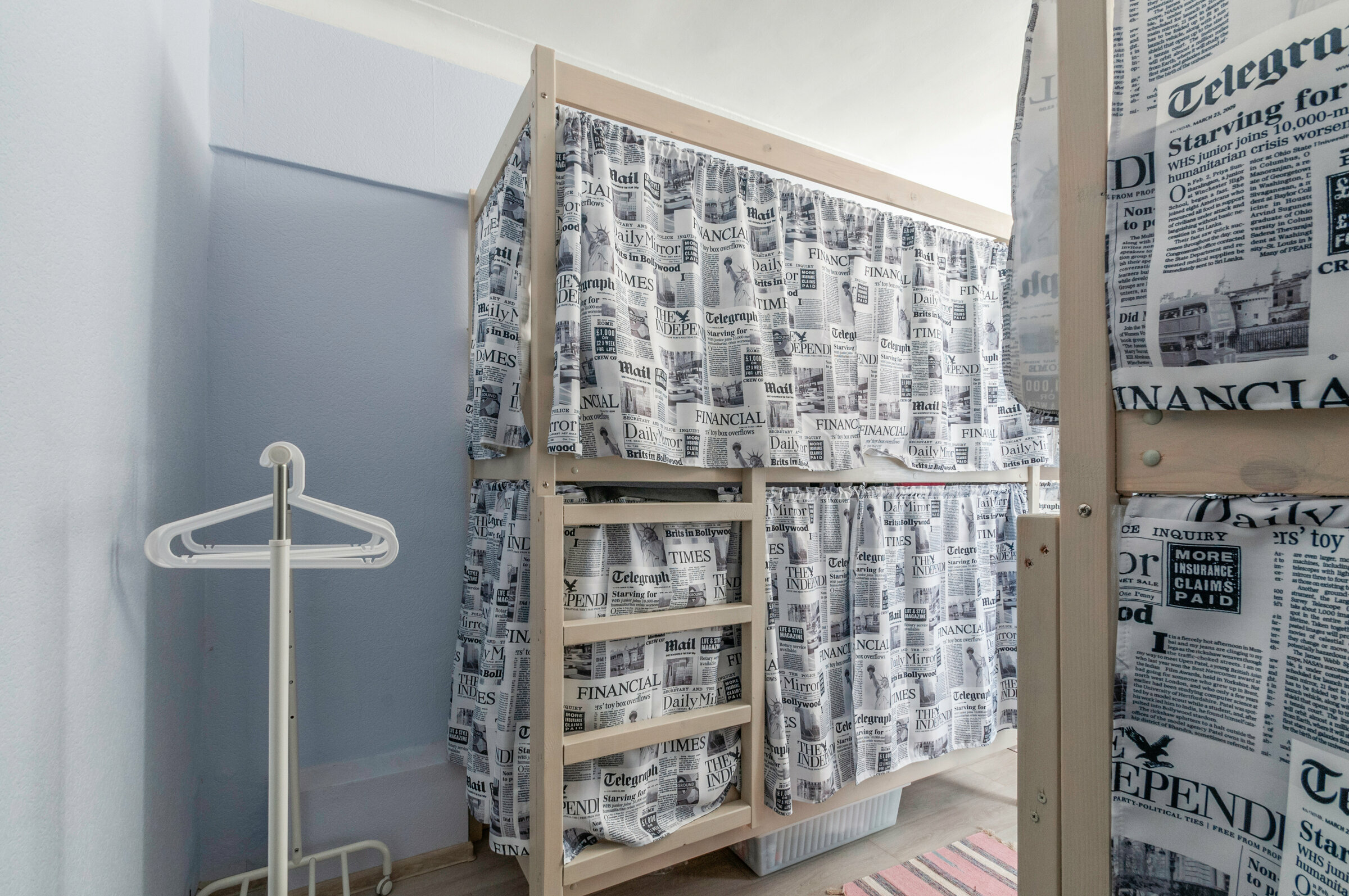 Спальное место на двухъярусной кровати в общем номере для мужчин