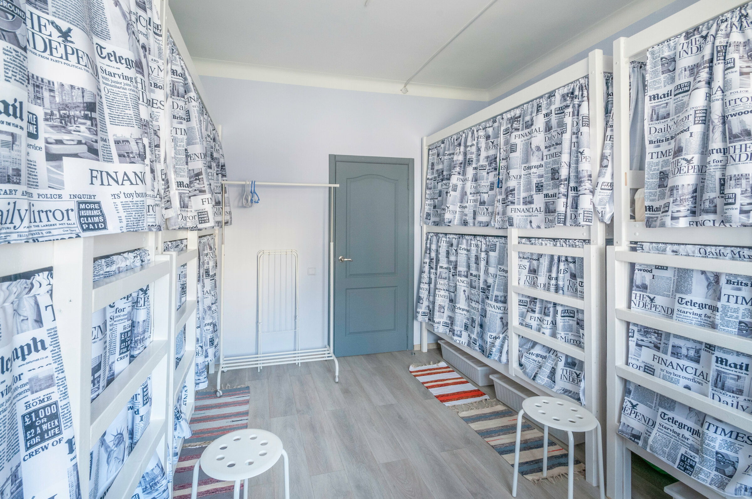 Спальное место на двухъярусной кровати в общем номере для женщин