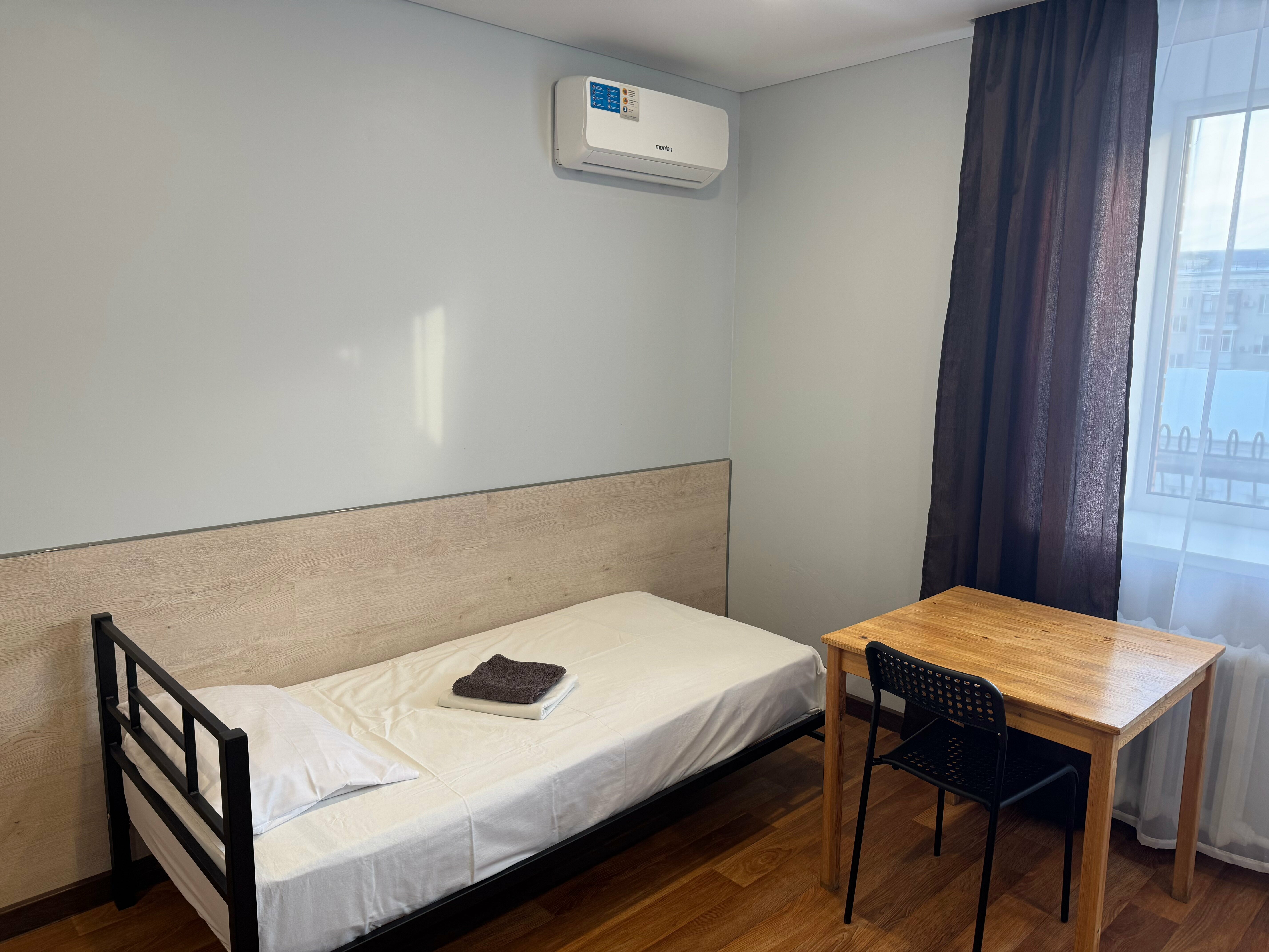 Четырехместный номер эконом-класса с общей ванной комнатой