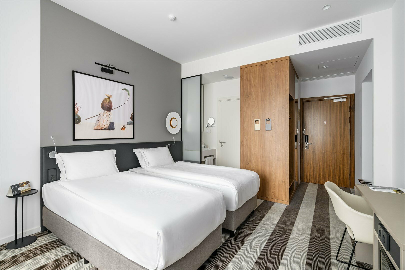 Улучшенный двухместный номер с 2 отдельными кроватями