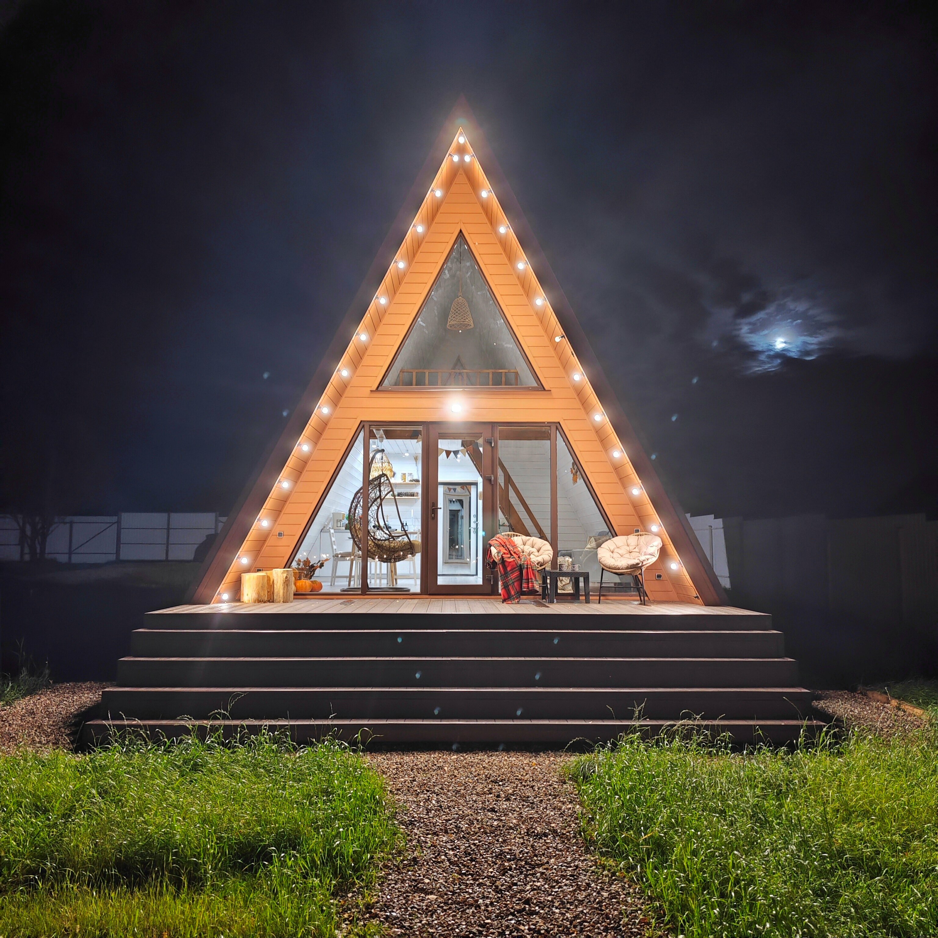 Двухуровневый четырехместный номер