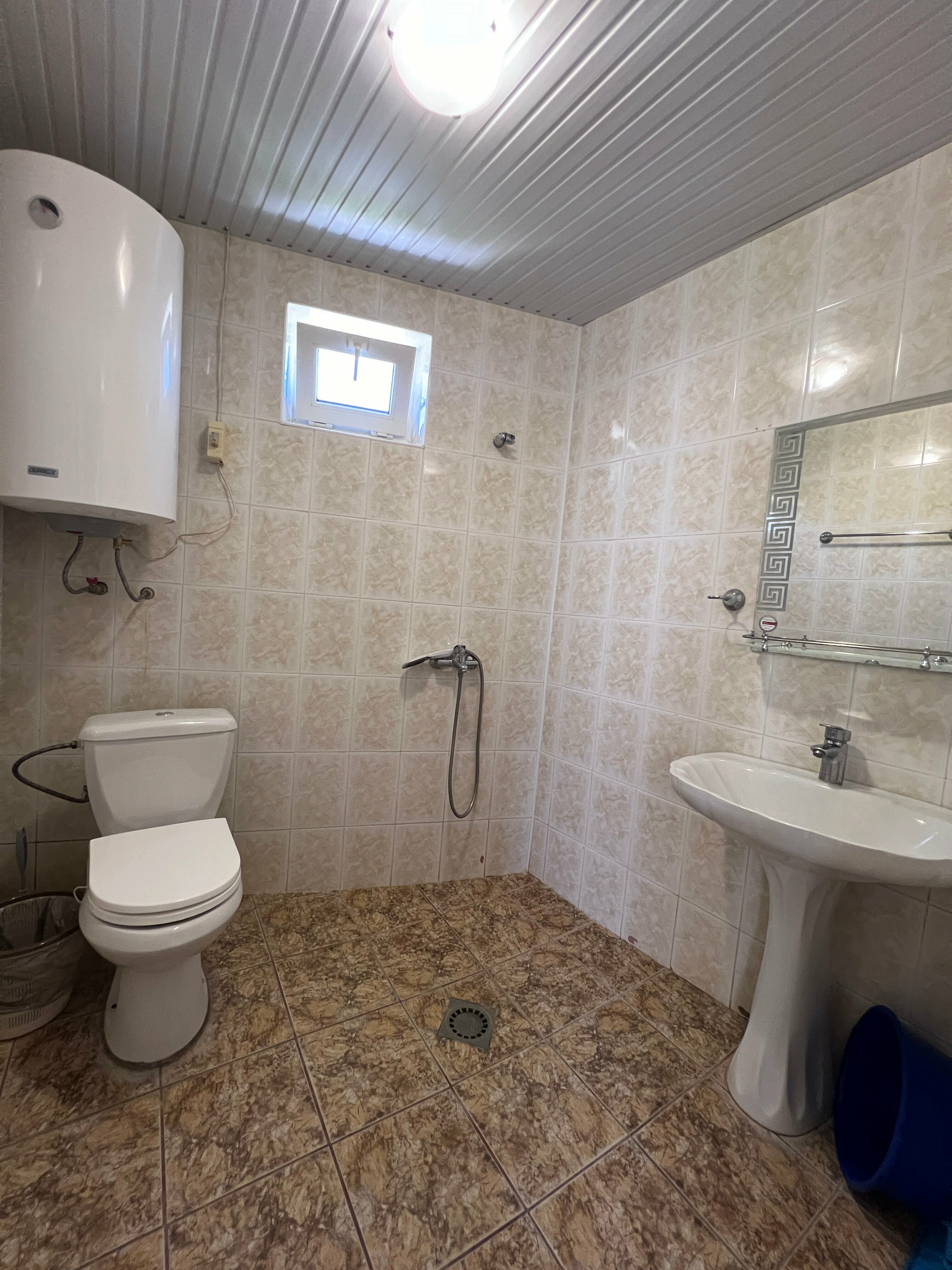 Трехместный номер «Комфорт» с душем