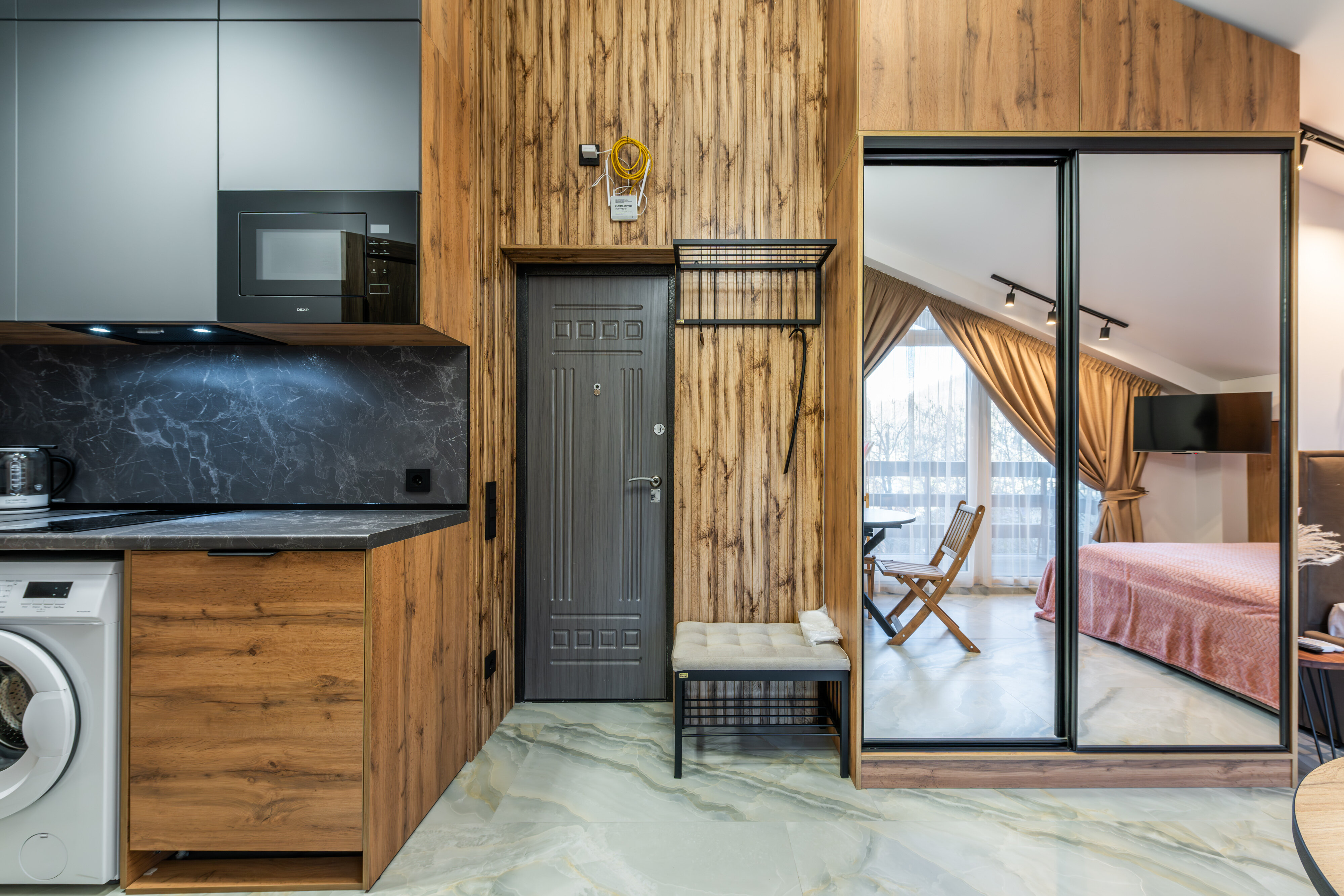 Дизайн-Студия «Эпик House» с балконом 21 м2