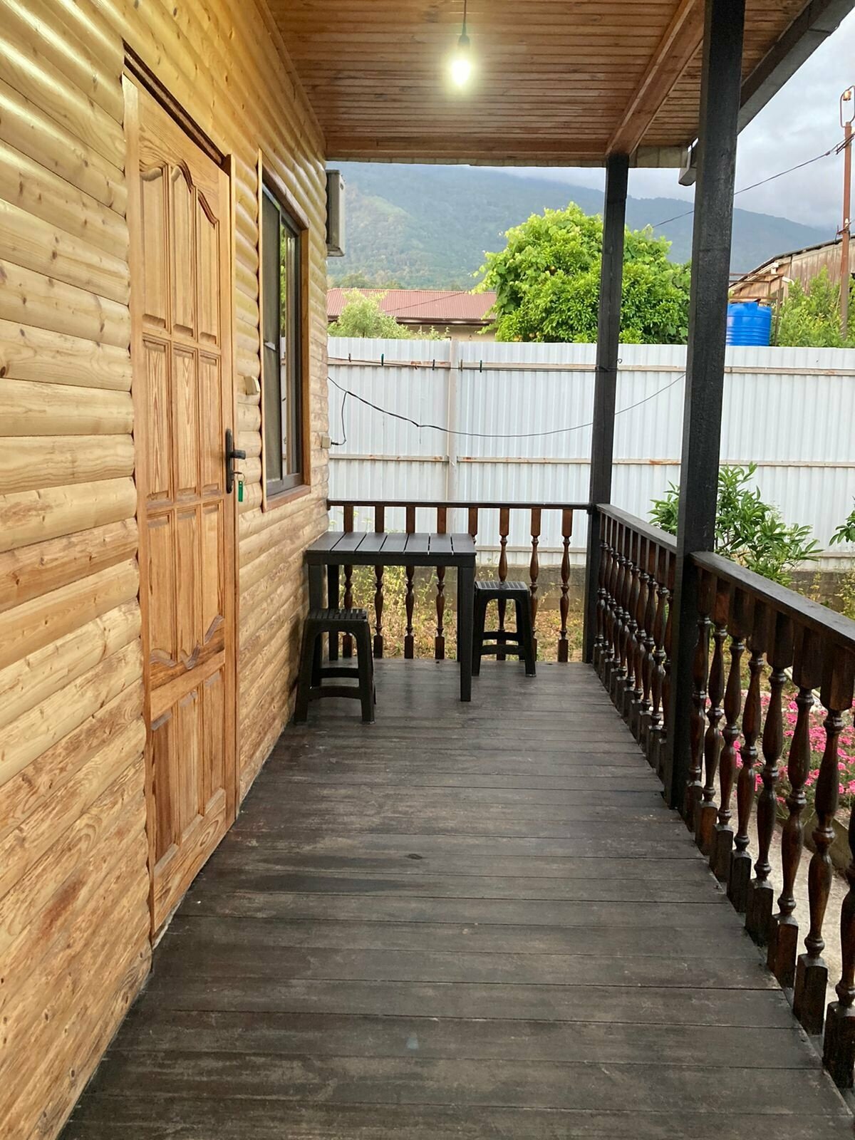 Коттедж с балконом