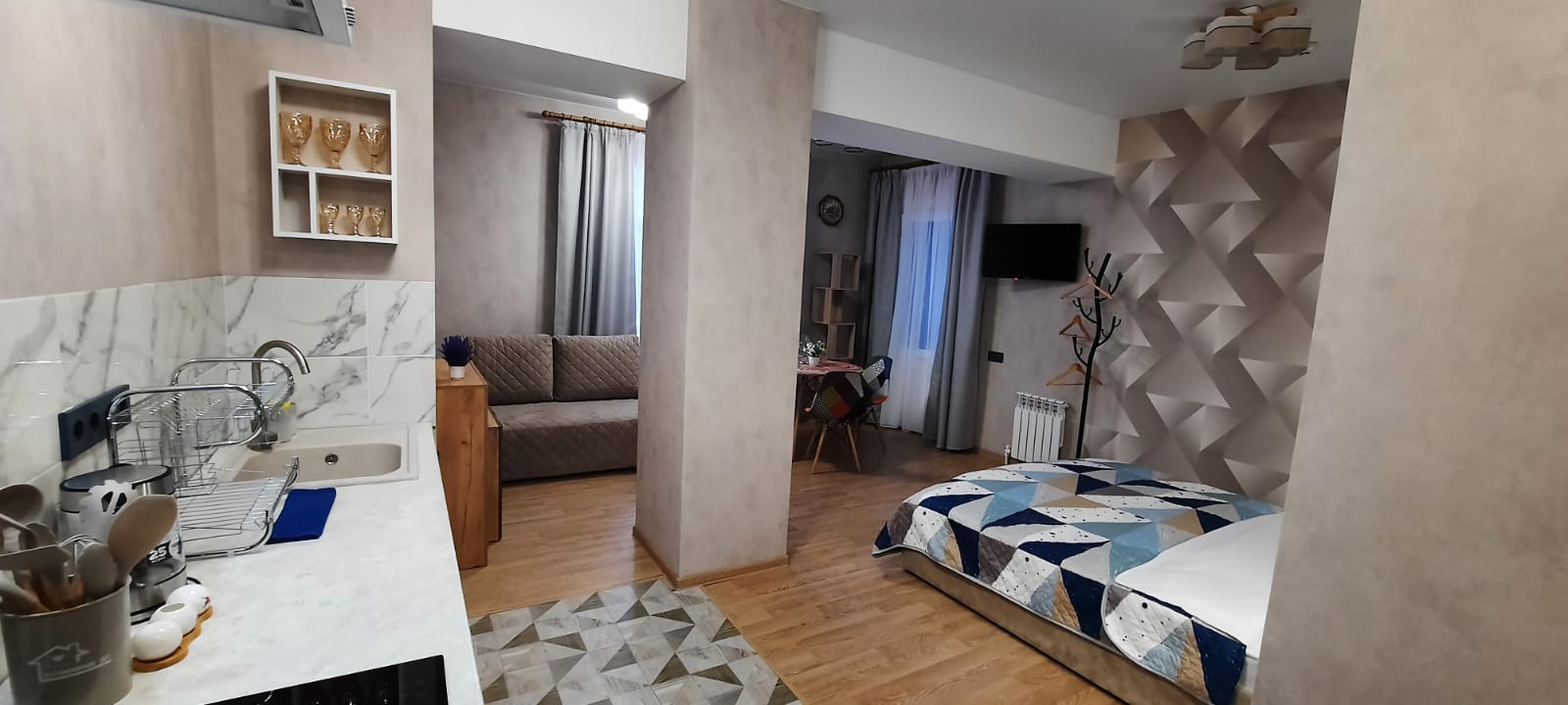 Номер-студия с кроватью размера «king-size»