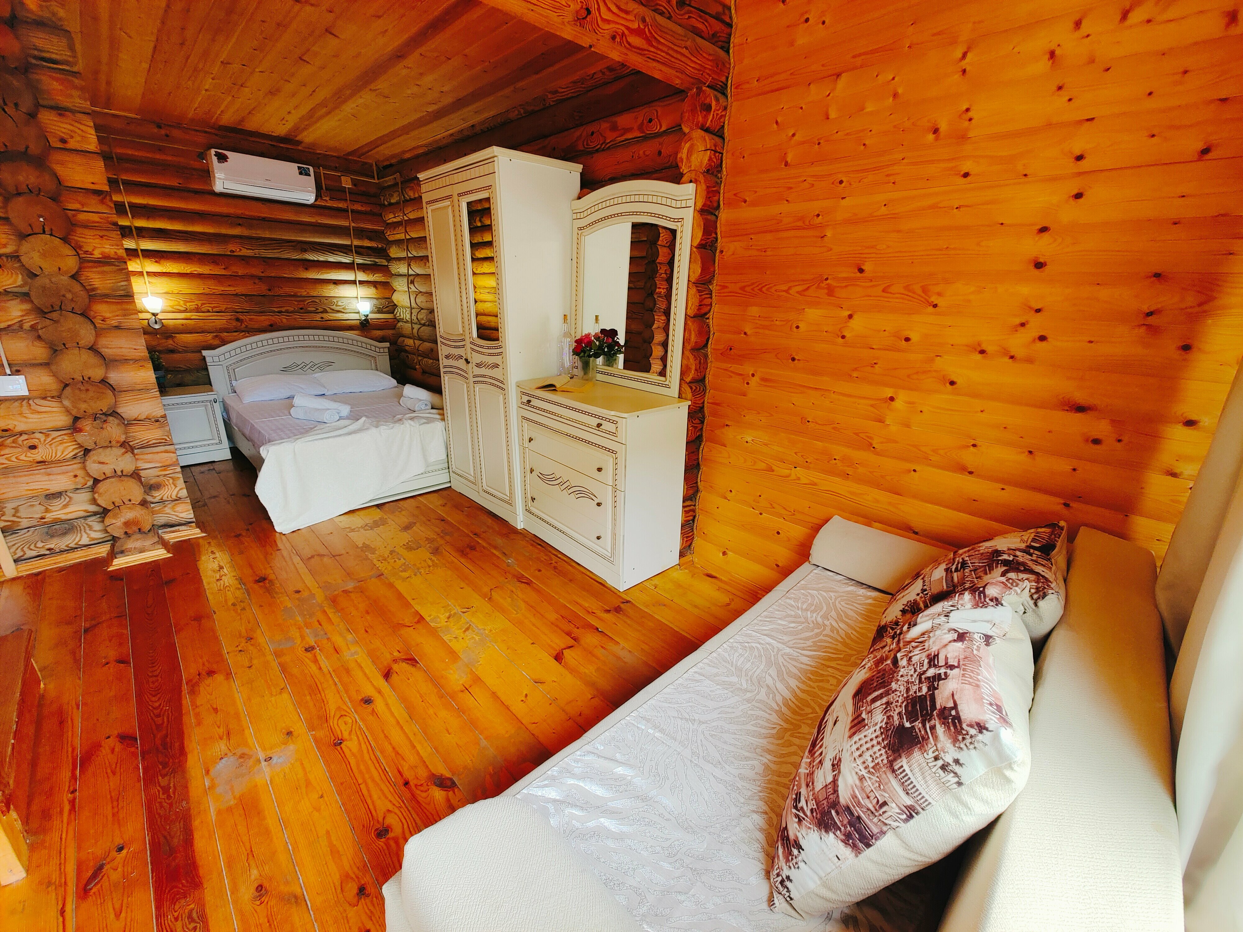 4-х местный домик с мини-кухней и террасой