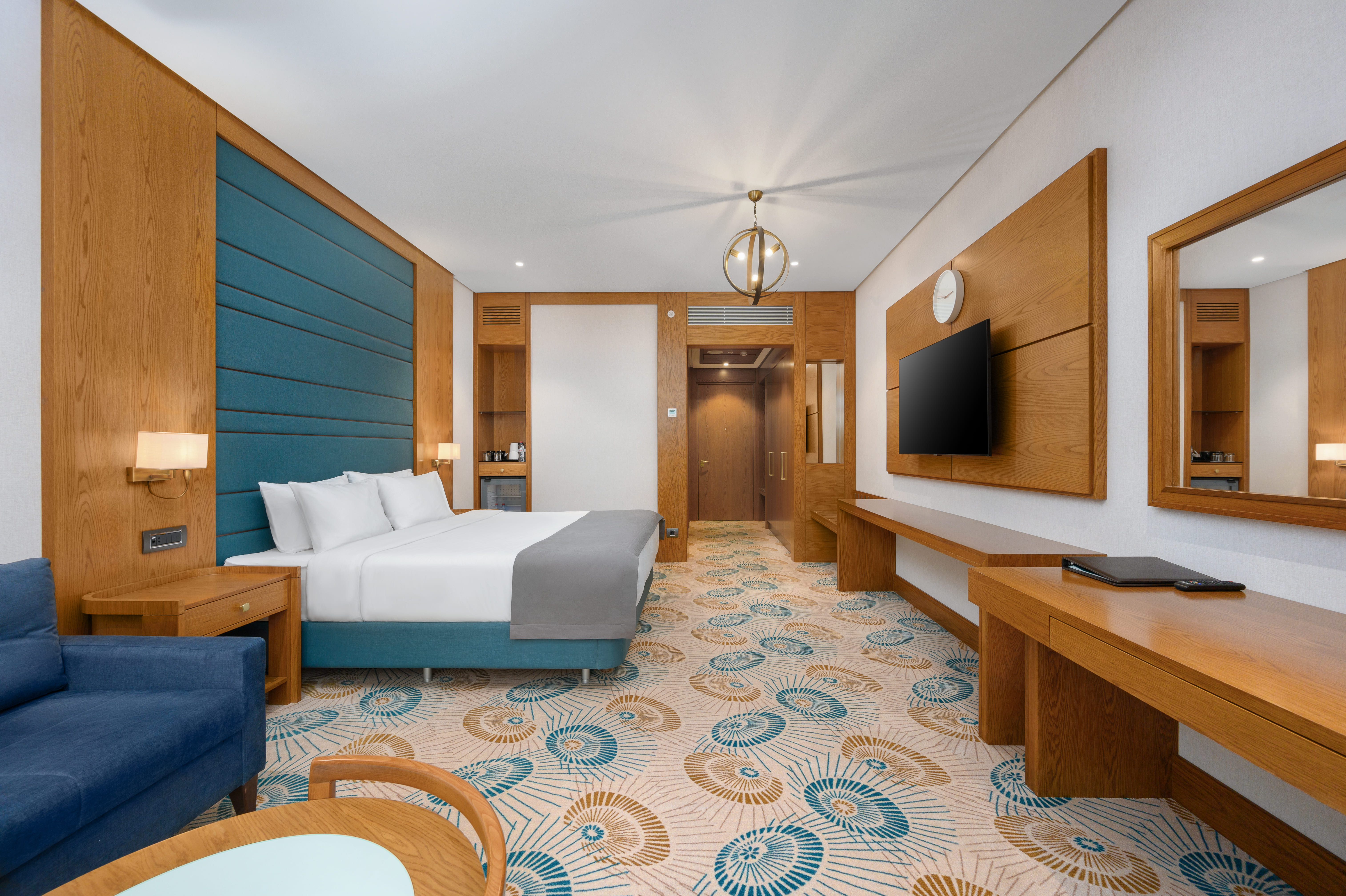 Джуниор  с двуспальной кроватью (вид на гору Железная)