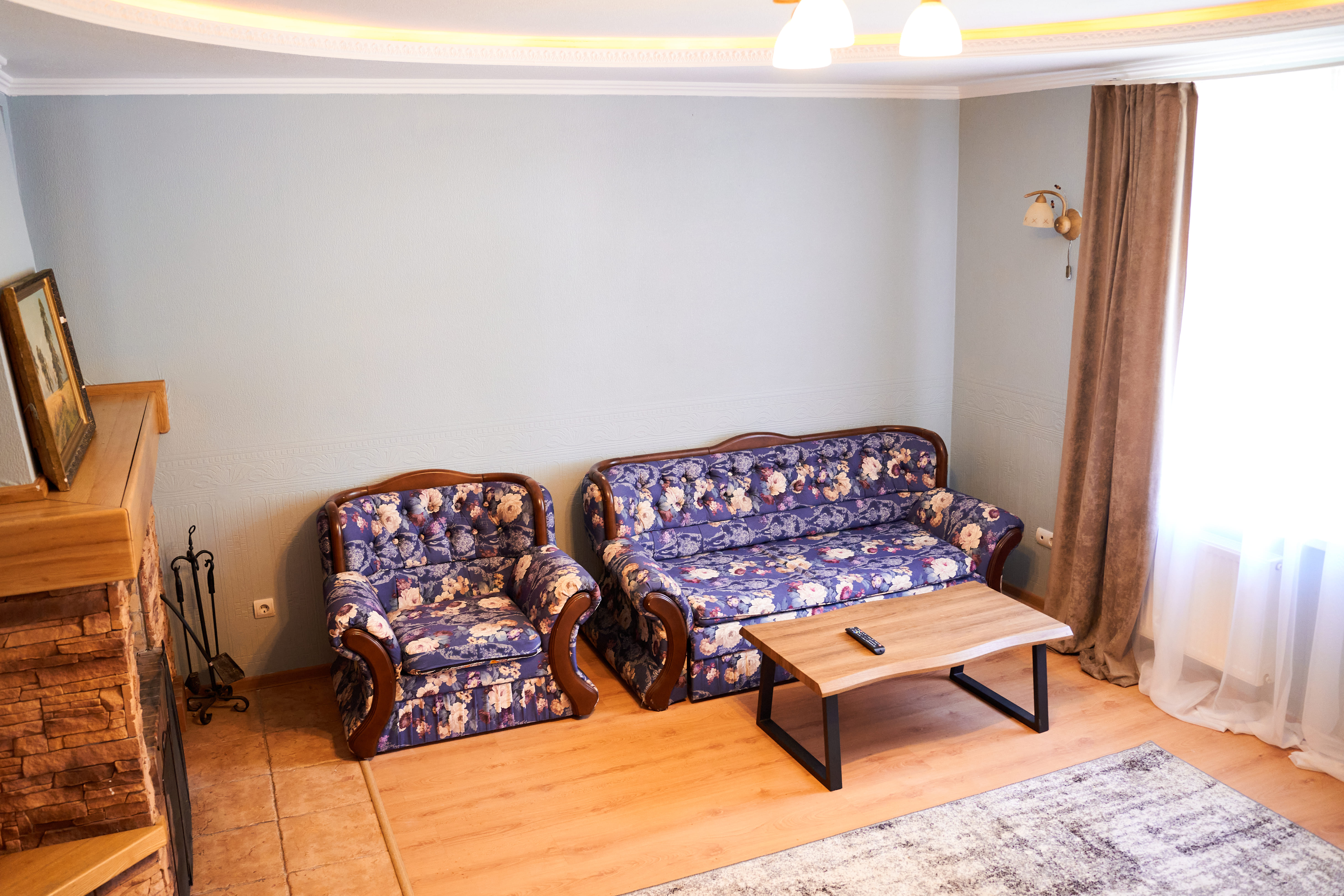 Двухкомнатный номер с камином в отдельном домике