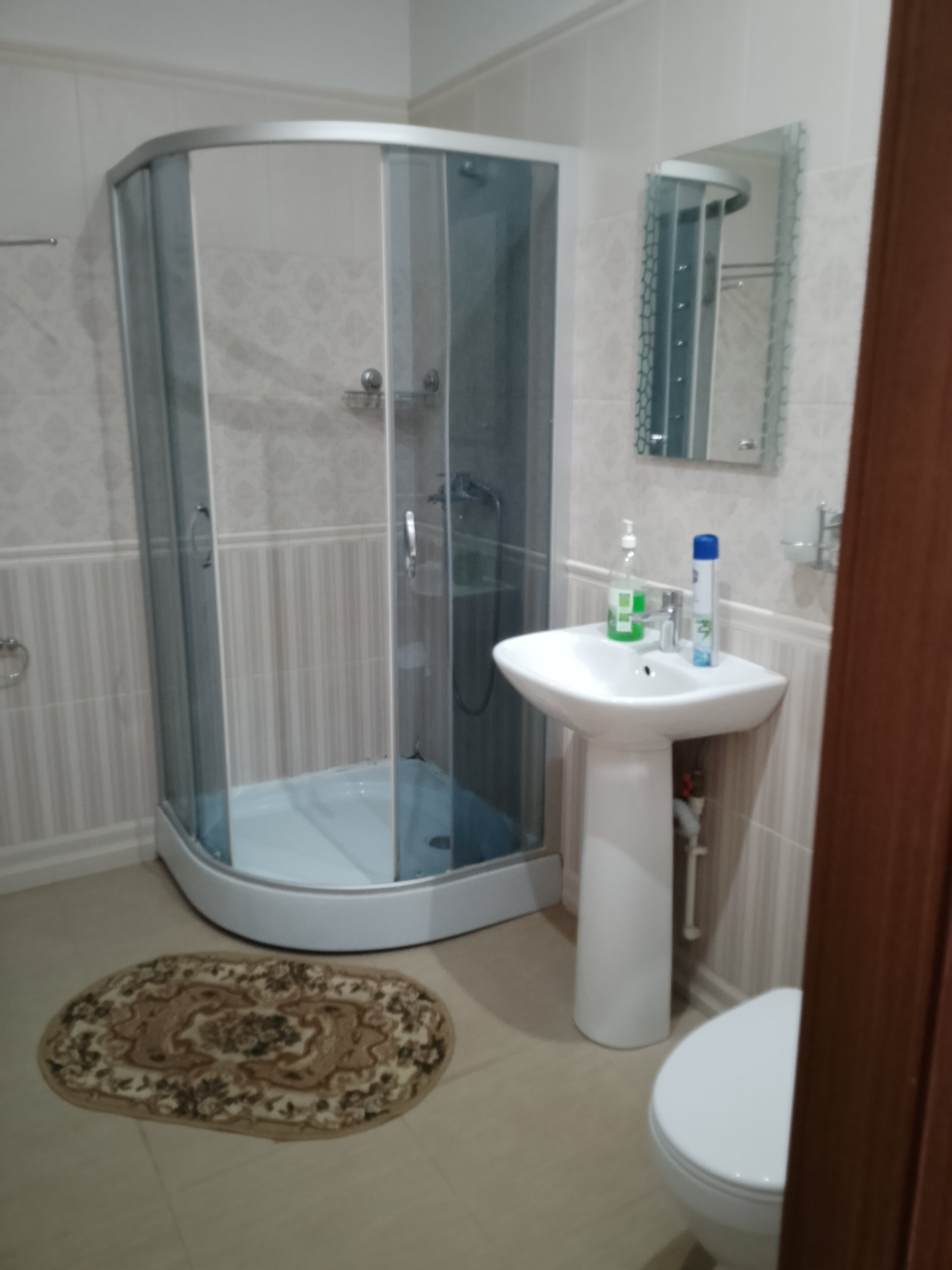 Cемейный номер с собственной ванной комнатой