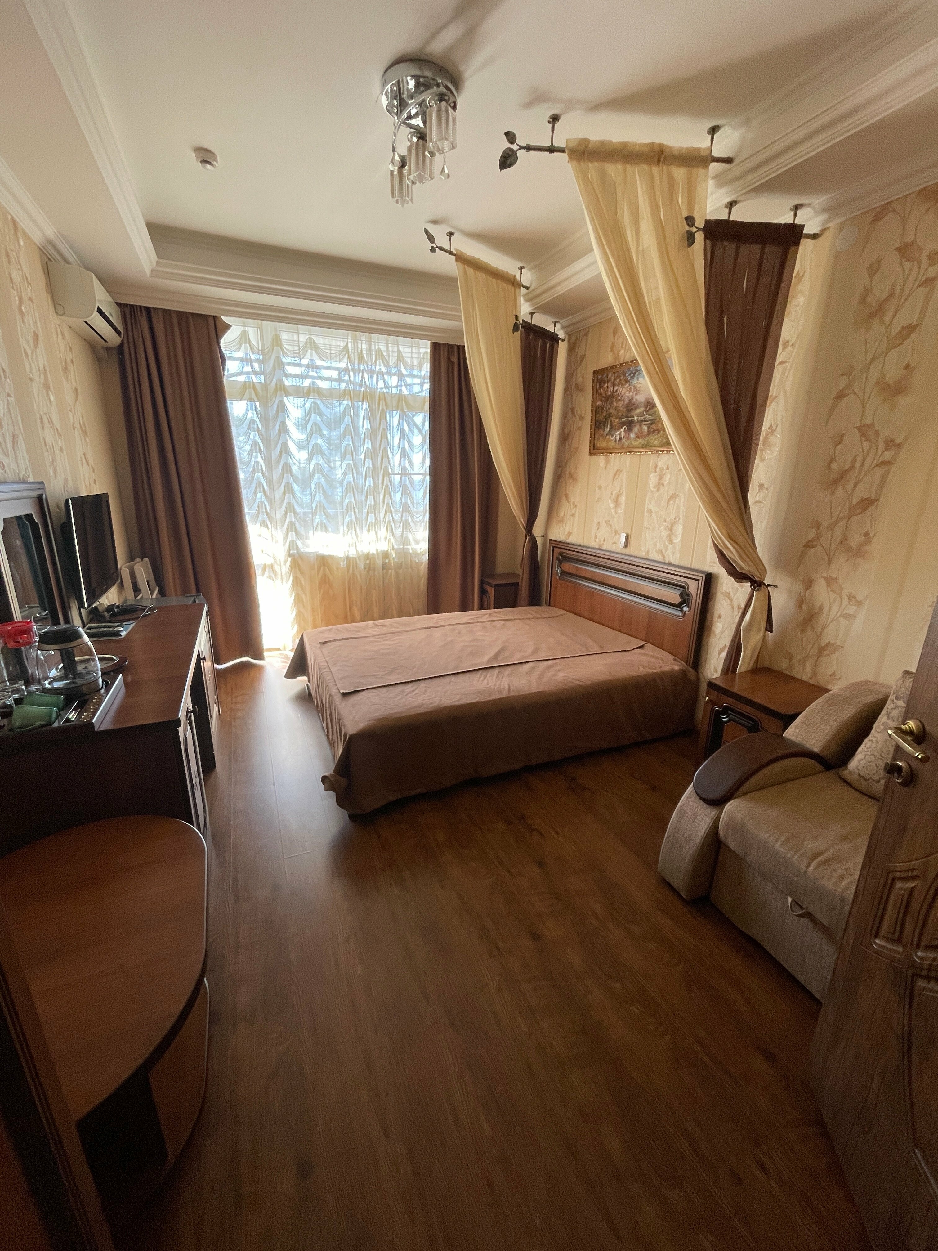 Полулюкс с двухместной кроватью и балконом