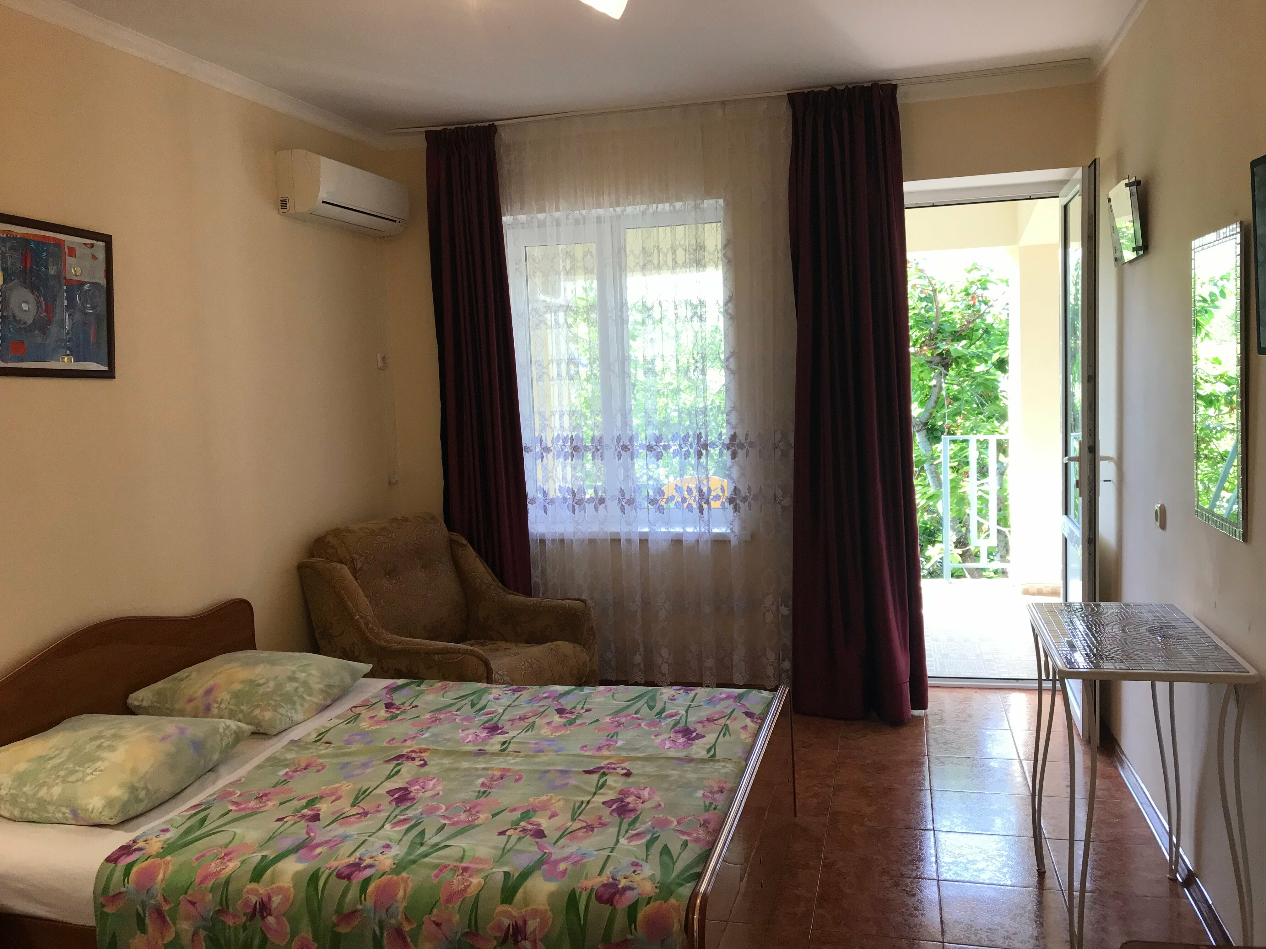 Трехместный номер «Комфорт» с душем