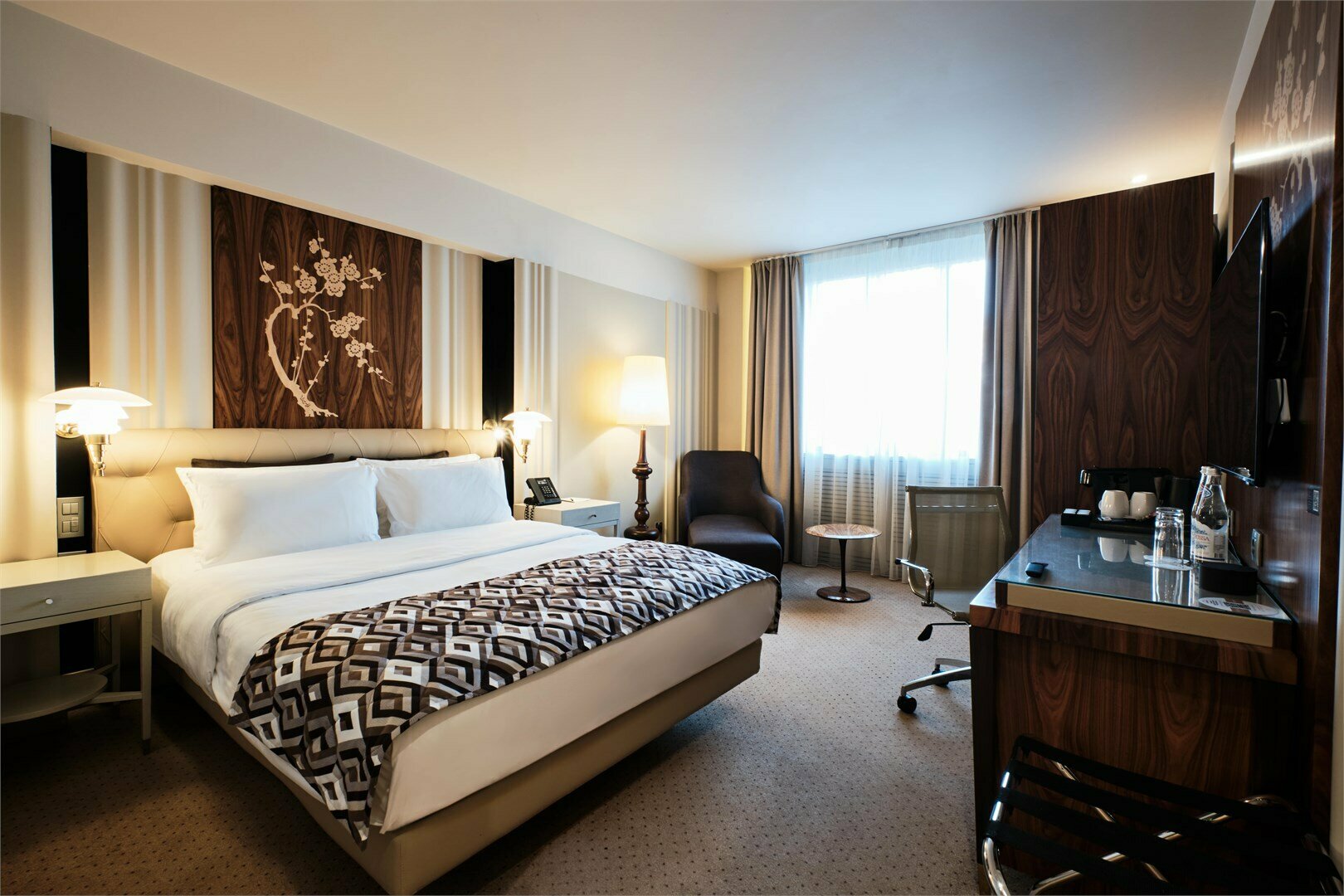 Стандартный номер для людей с ограниченными возможностями