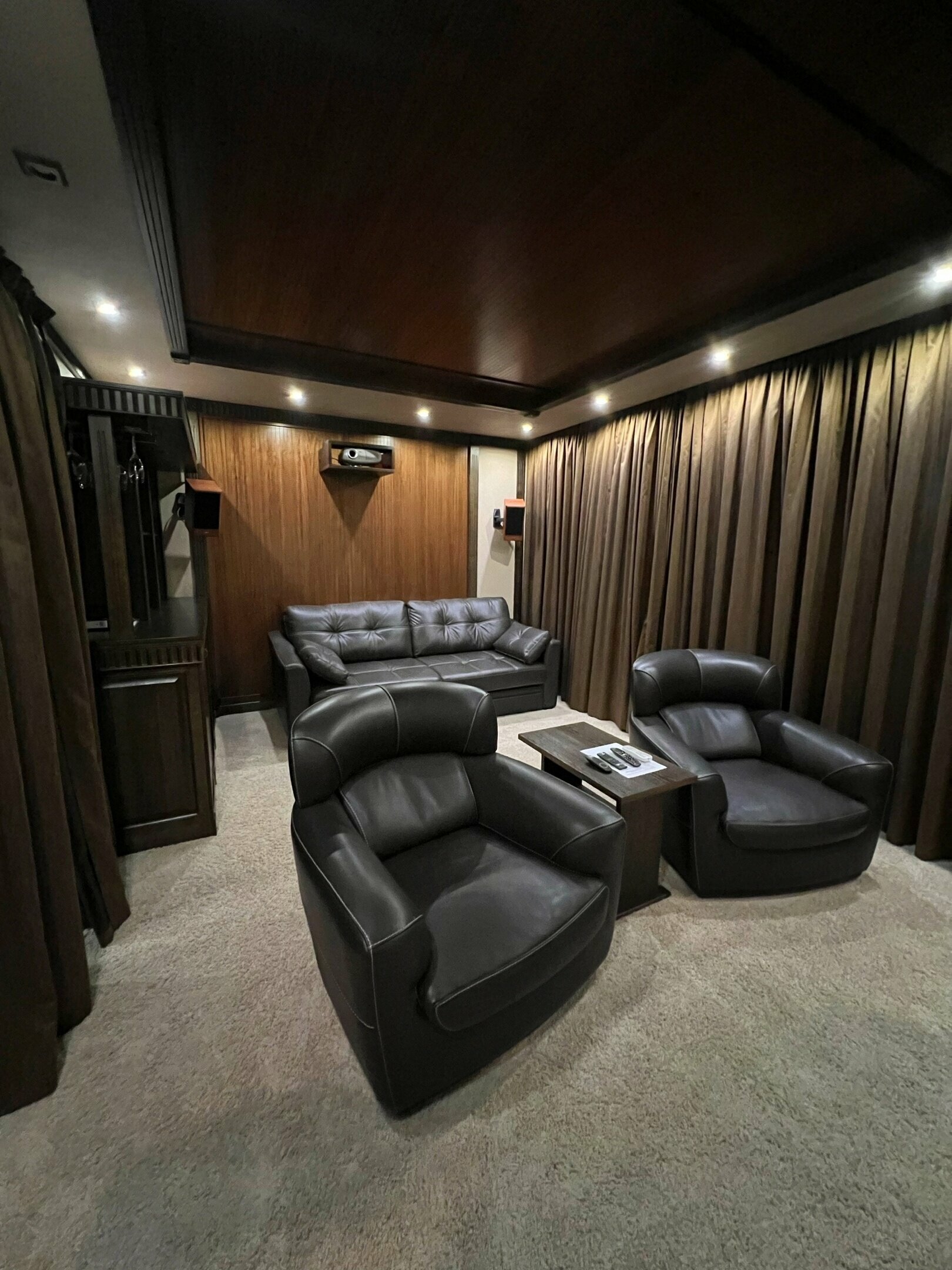 Президентская вилла с зоной отдыха и бассейном