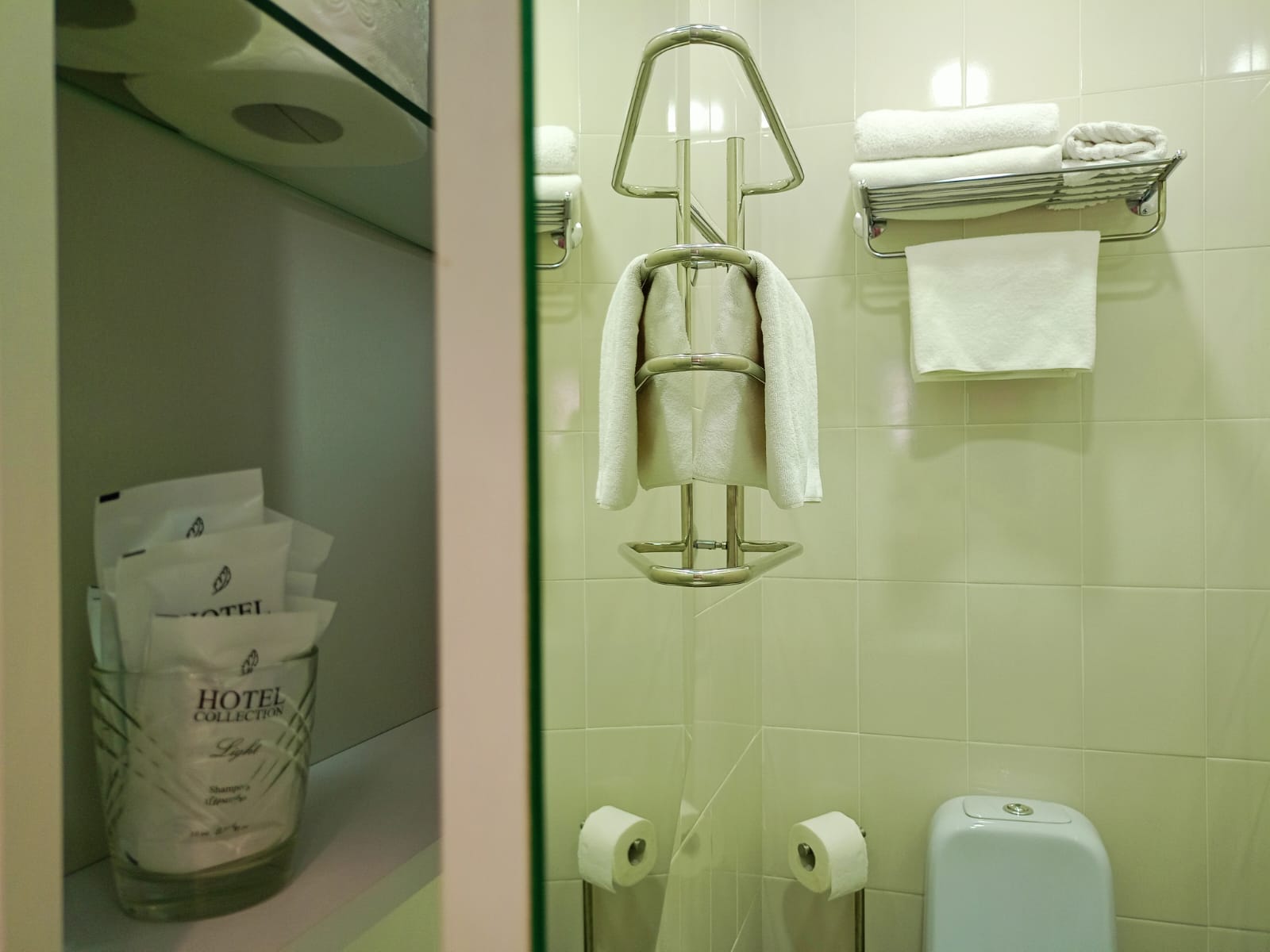 Улучшенный двухместный номер "SUPERIOR" с одной большой кроватью