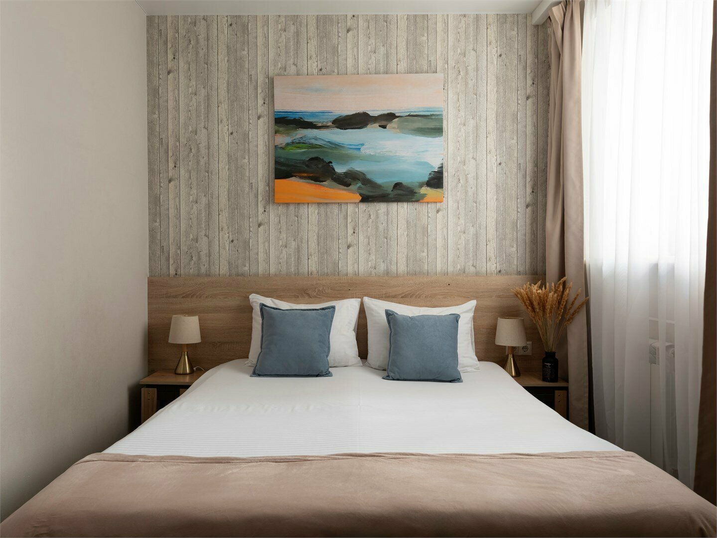 Полулюкс трехместный с диваном