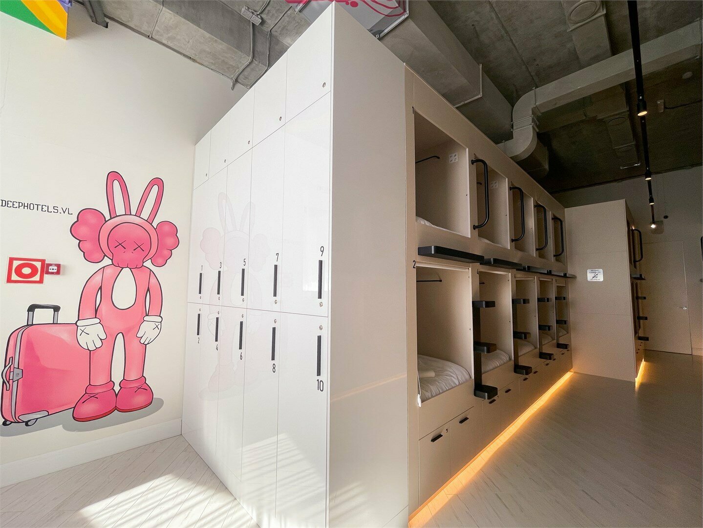 Одноместная капсула в женской зоне (верх)