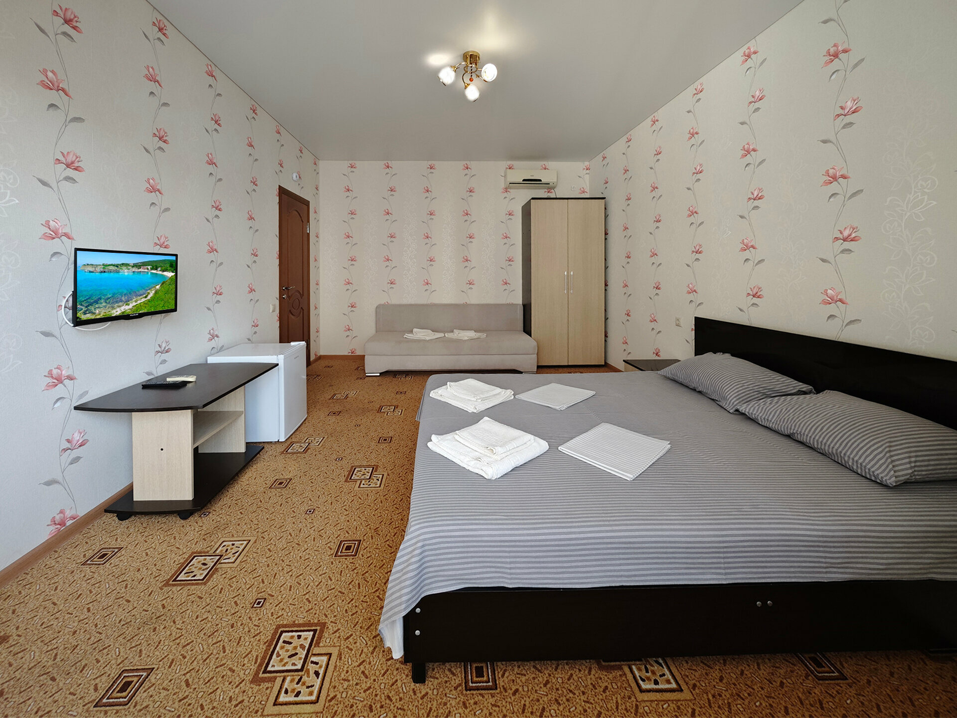 Cемейный номер с собственной ванной комнатой