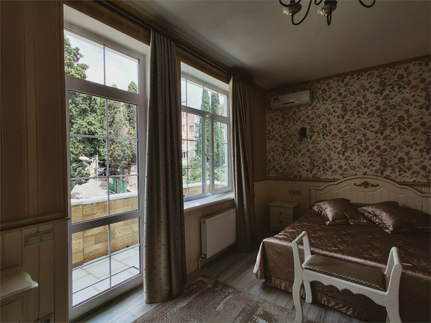 Трехместный номер с балконом