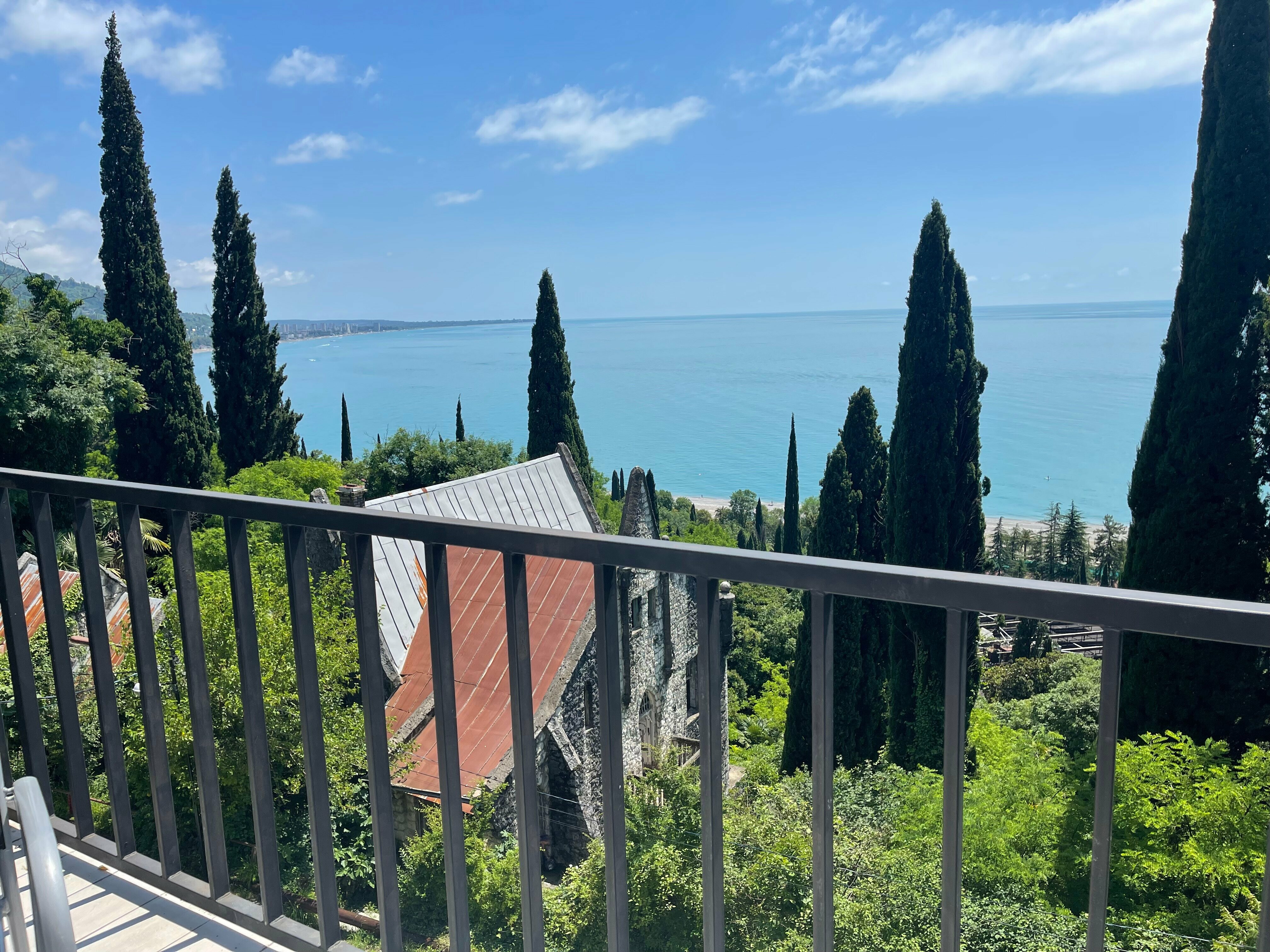 Мини-стандарт с видом на море