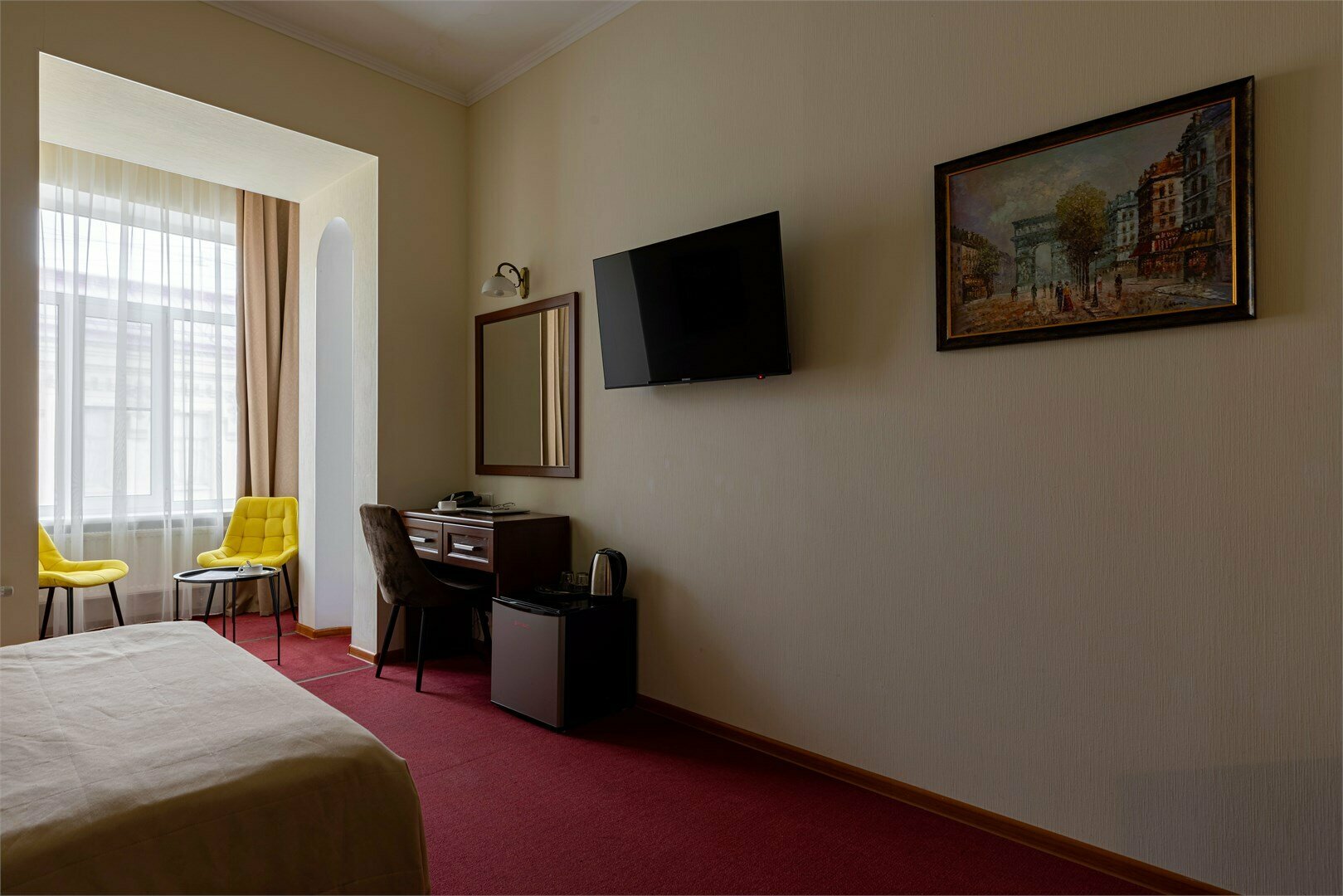 Большой номер с 1 кроватью, креслом и видом на Рубинштейна