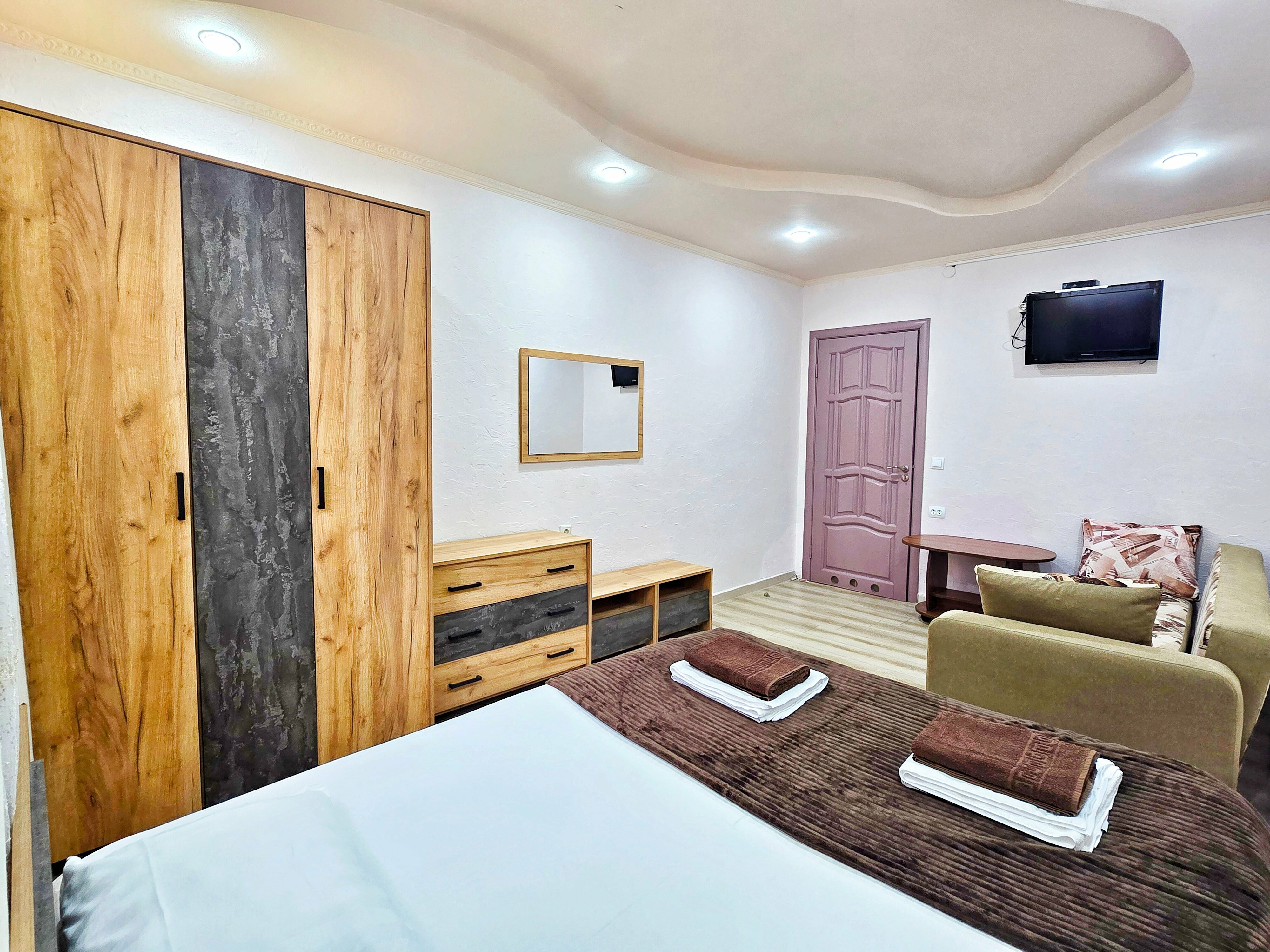 1. Номер на 2-4чел. (цокольный этаж, общий сан.узел на 2 комнаты)